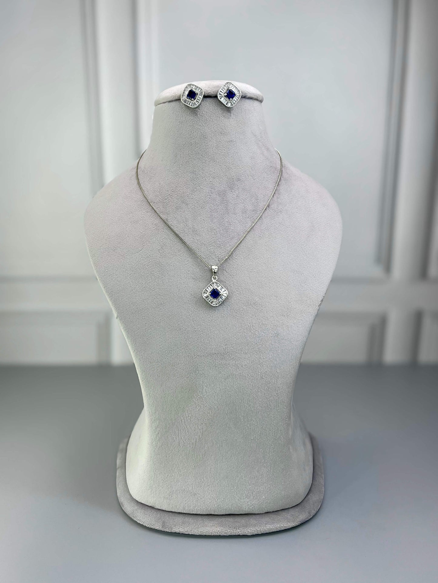 Lexi Sapphire Blue Pendant Set