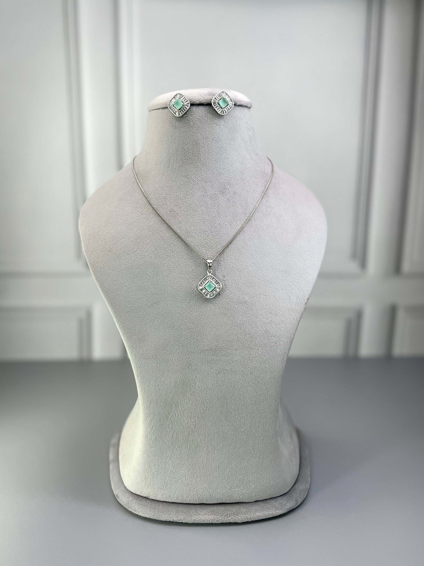 Lexi Mint Green Pendant Set