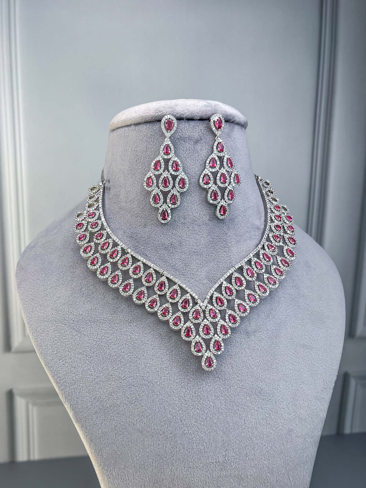 Elisa AD Necklace Set