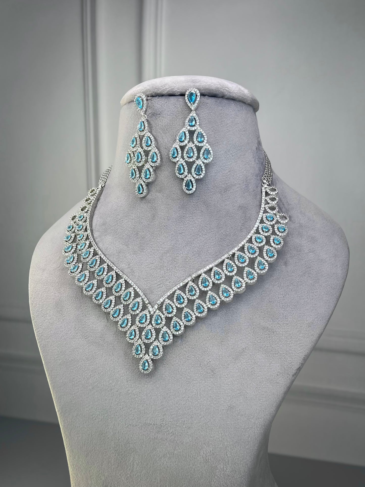 Elisa AD Necklace Set