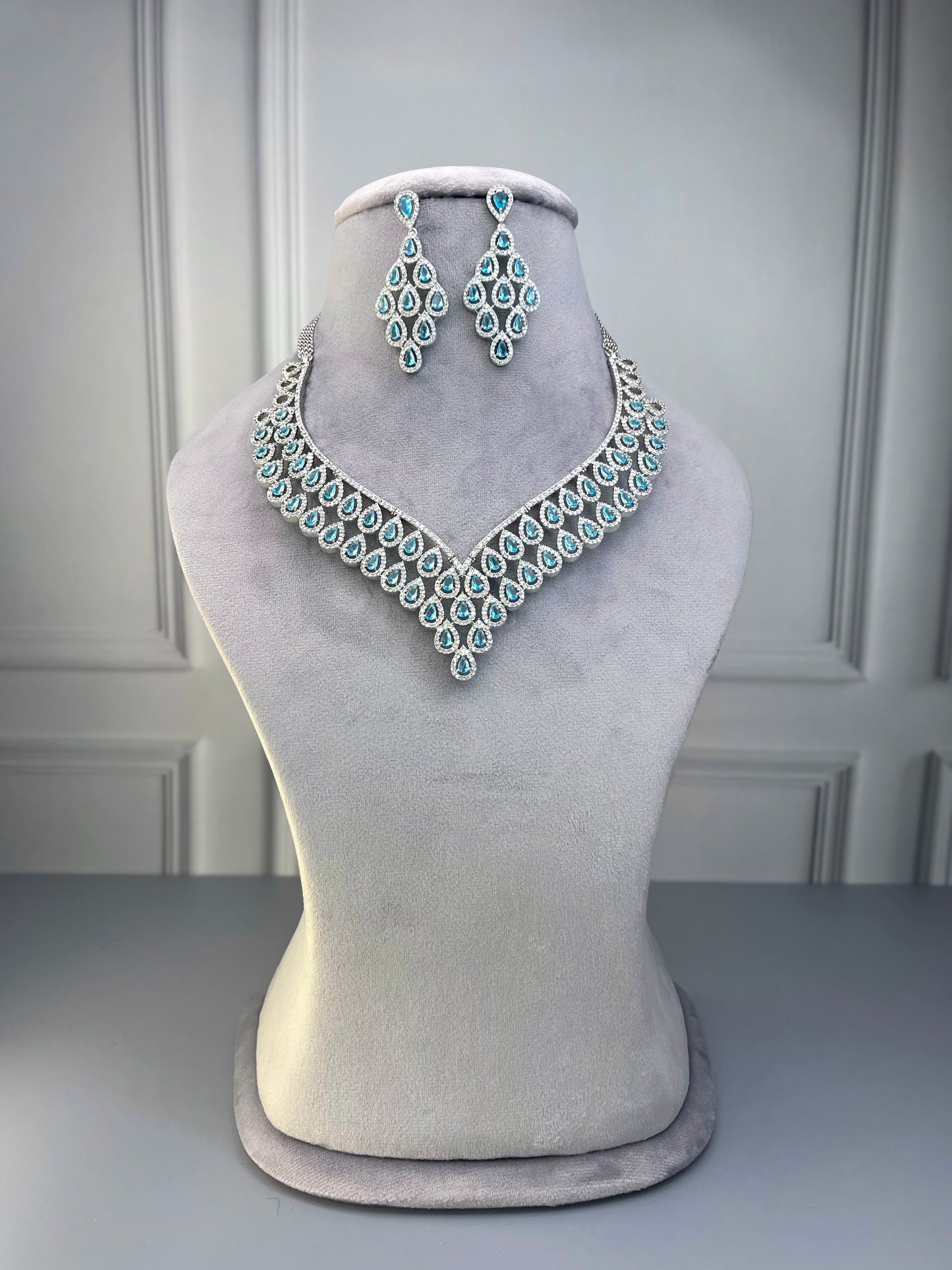 Elisa AD Necklace Set