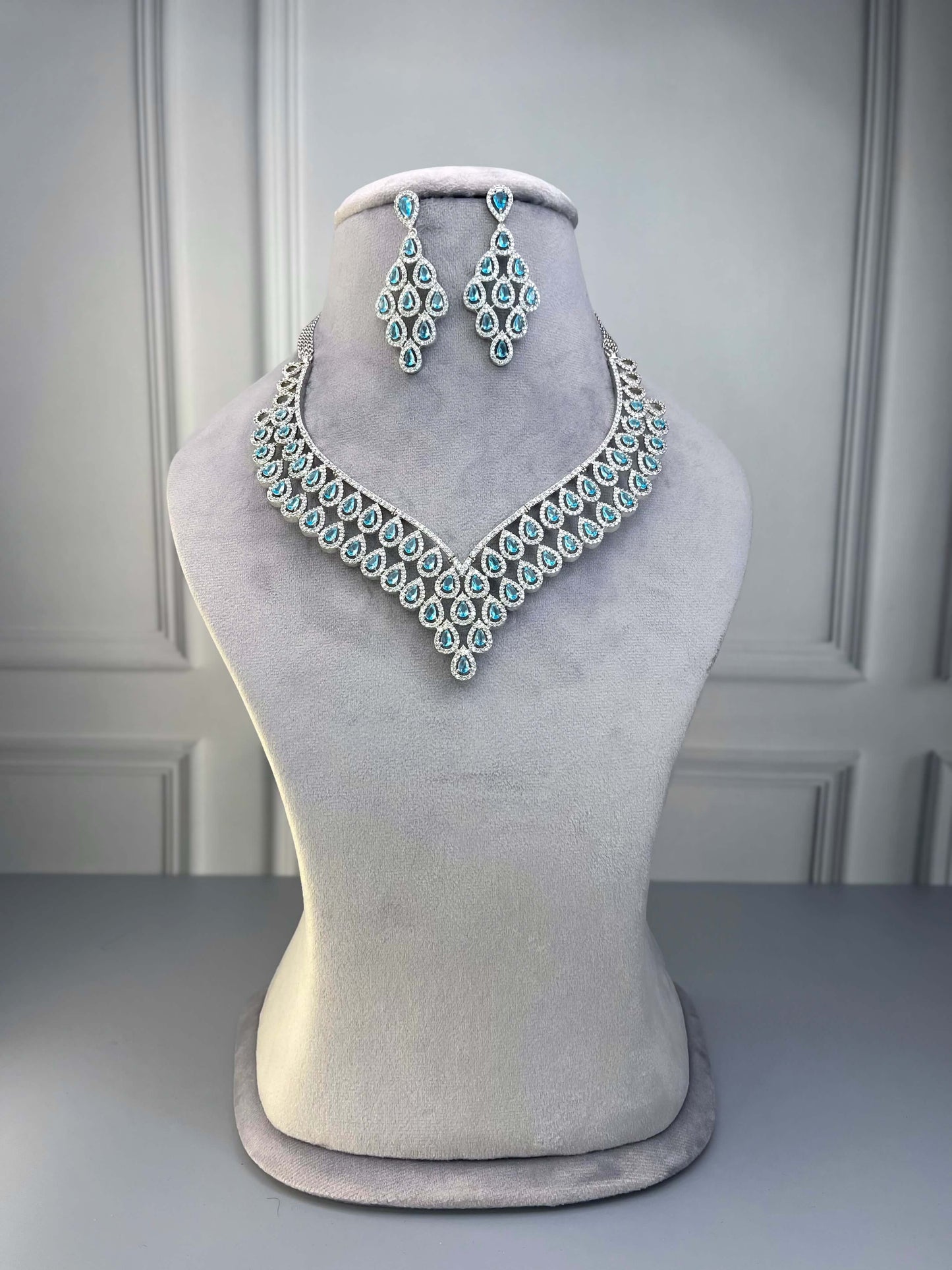 Elisa AD Necklace Set