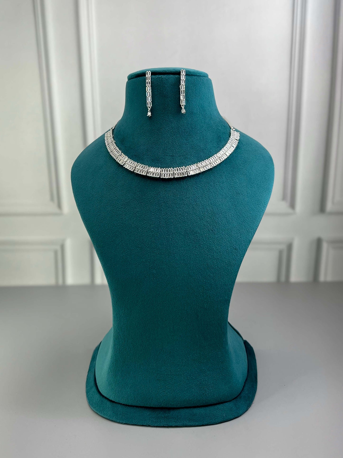 Amanda Silver AD Necklace Set