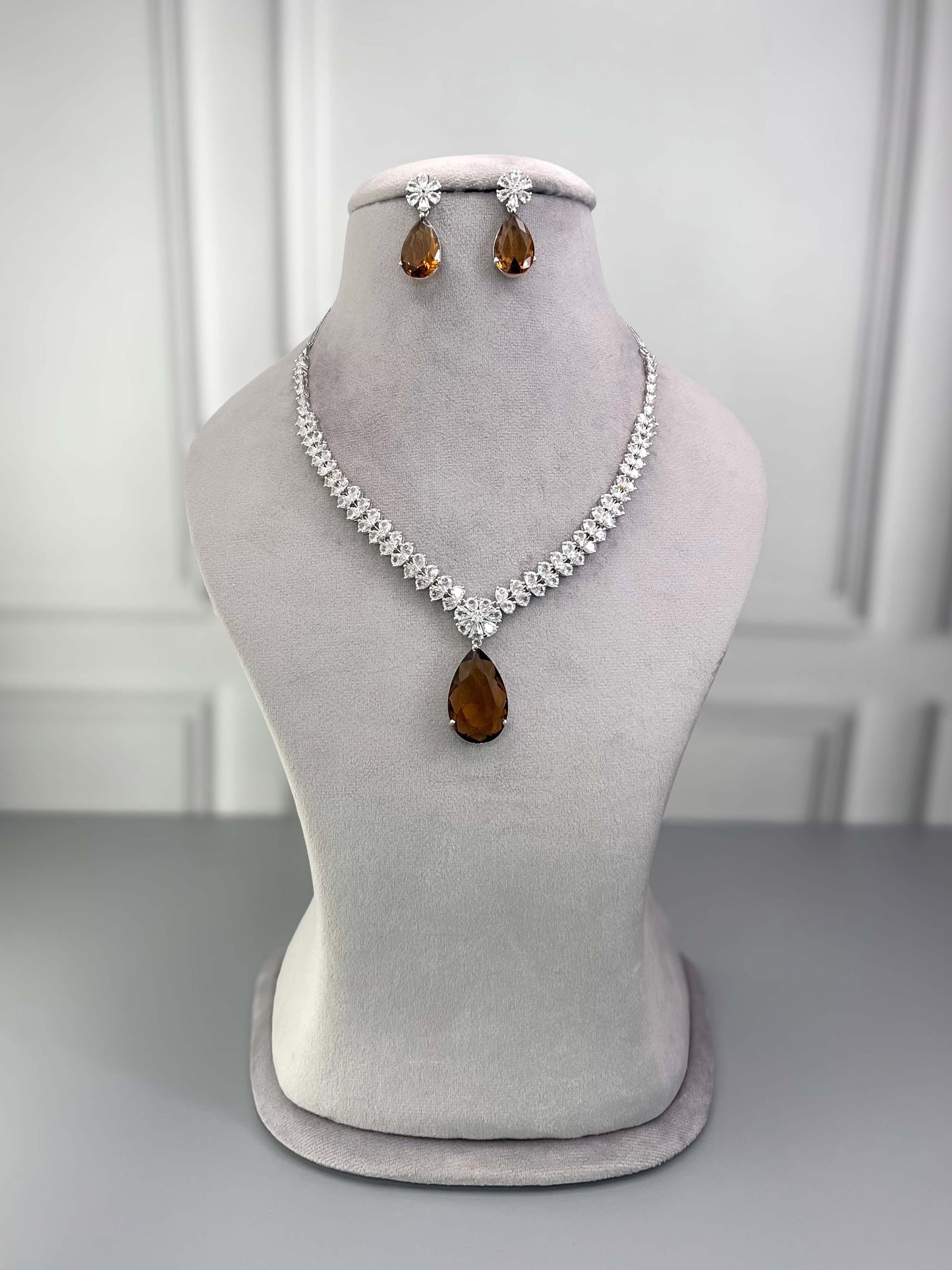 Sara AD Necklace Set