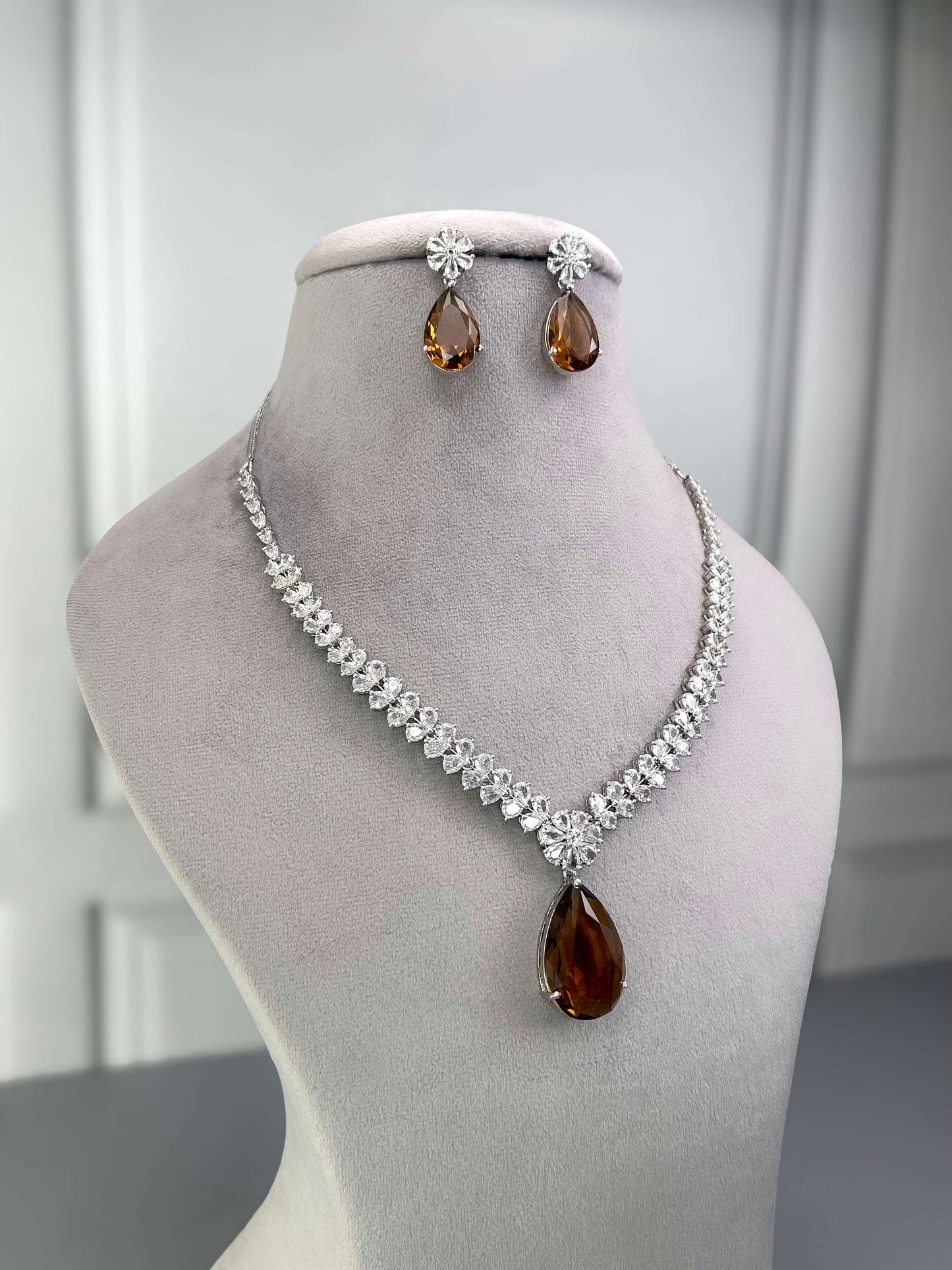Sara AD Necklace Set