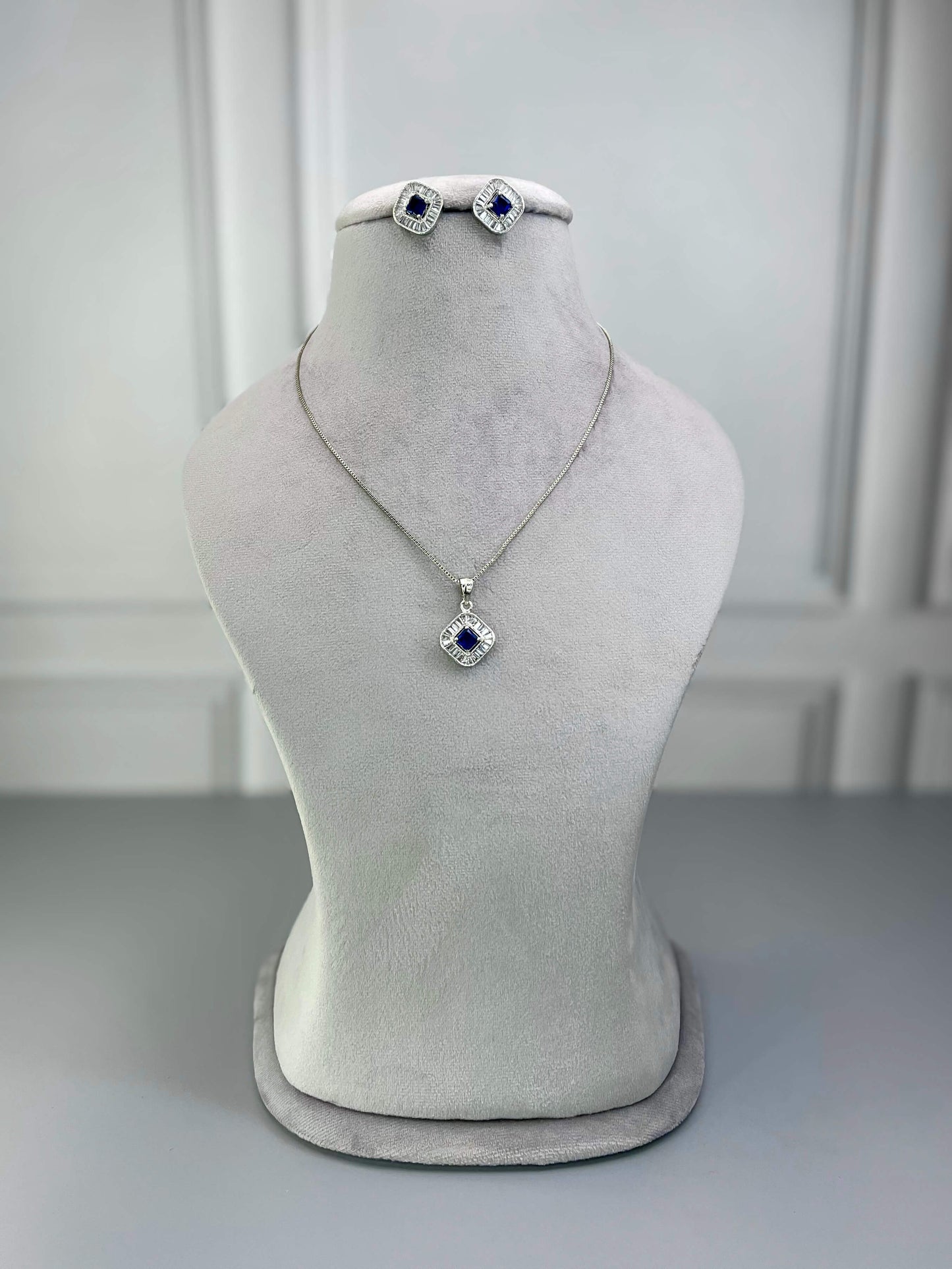 Lexi Sapphire Blue Pendant Set