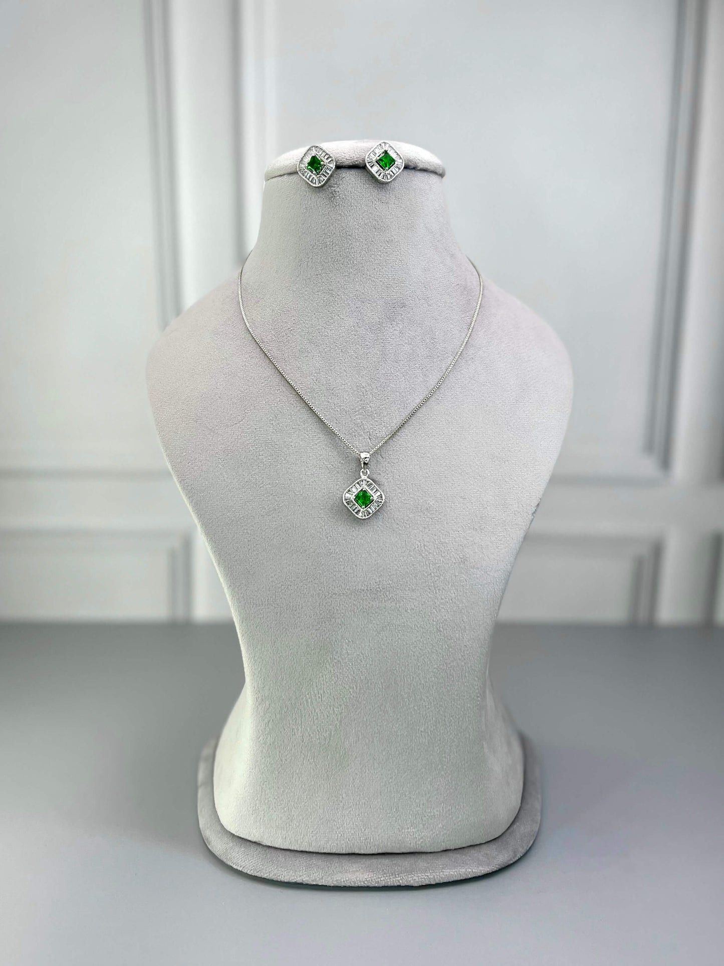 Lexi Emerald Green Pendant Set