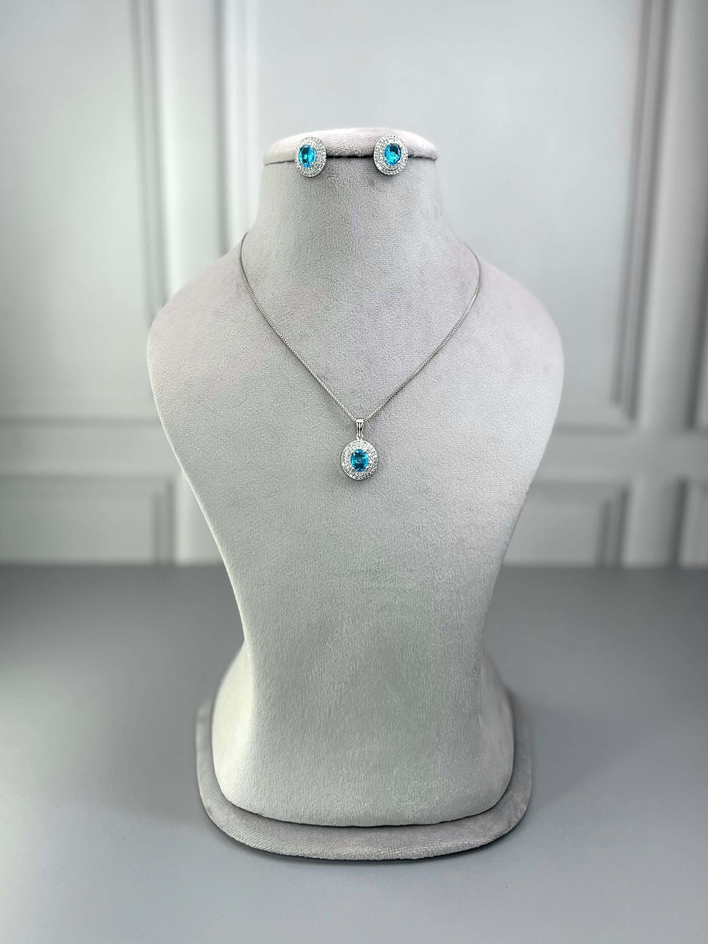 Ellie Turquoise Blue Pendant Set