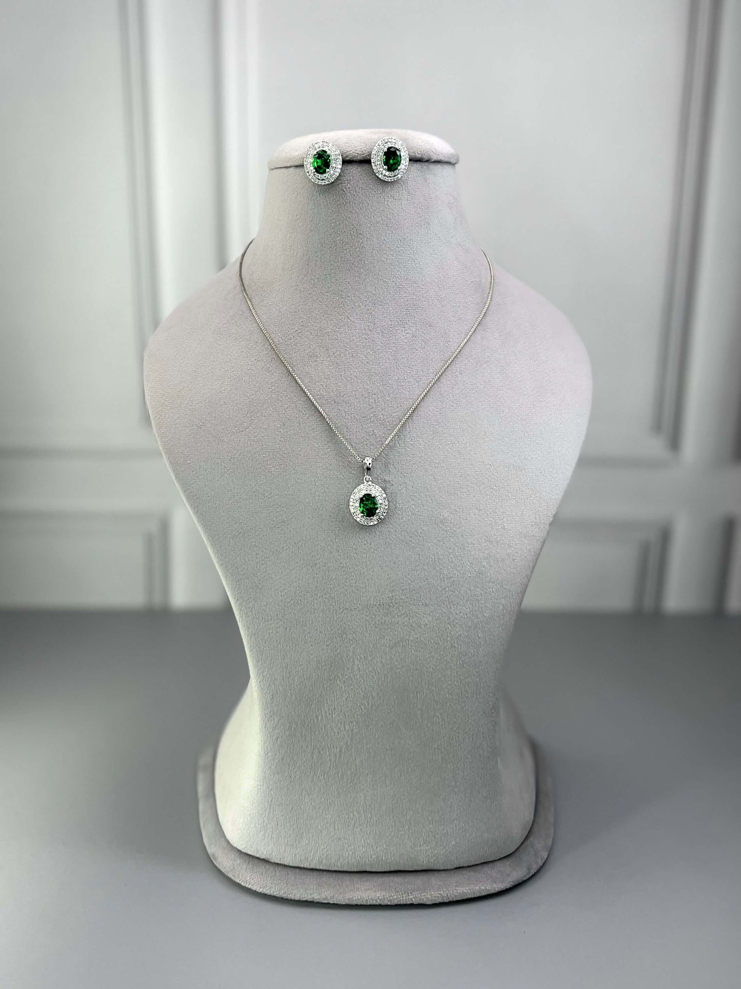 Ellie Emerald Green Pendant Set