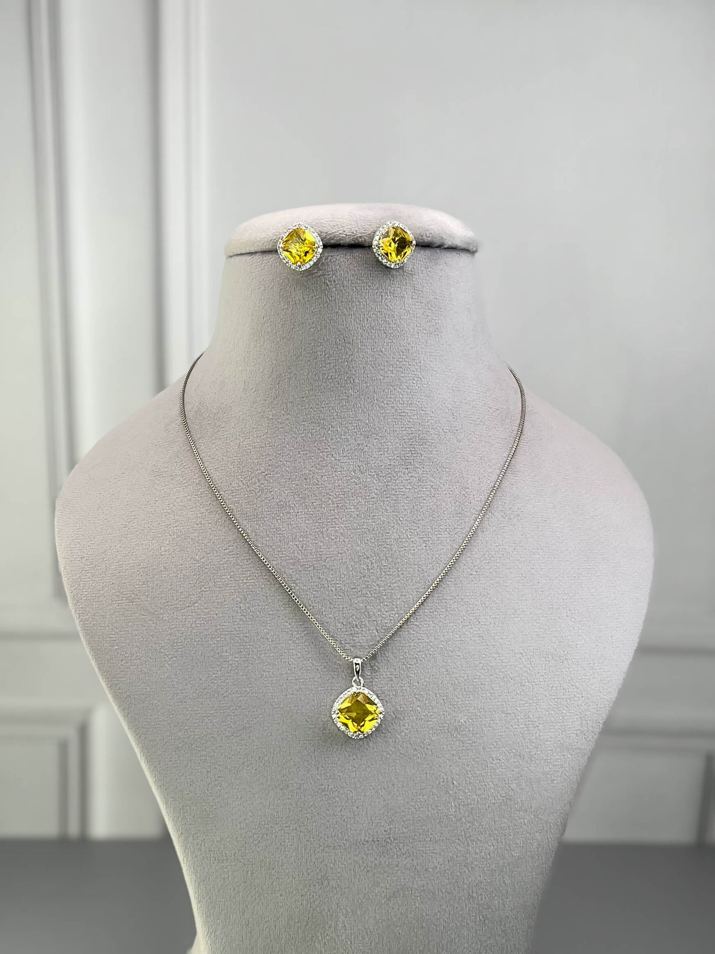 Tira Yellow Pendant Set