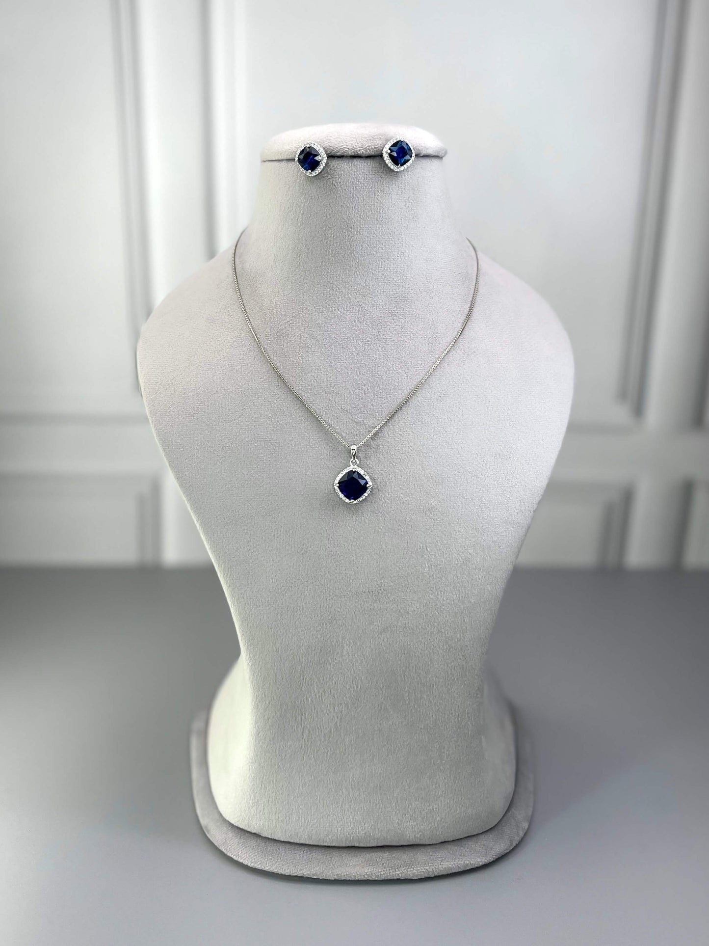 Tira Sapphire Blue Pendant Set