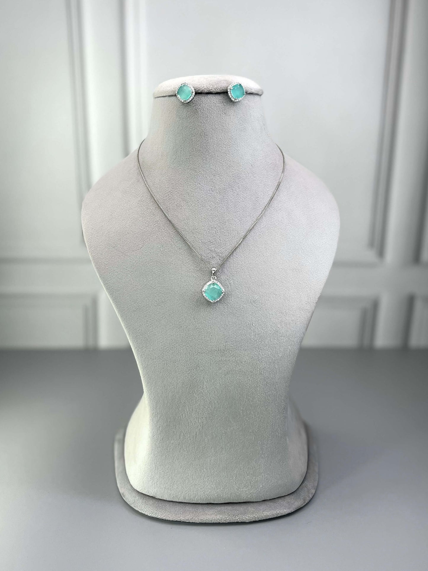 Tira Mint Green Pendant Set