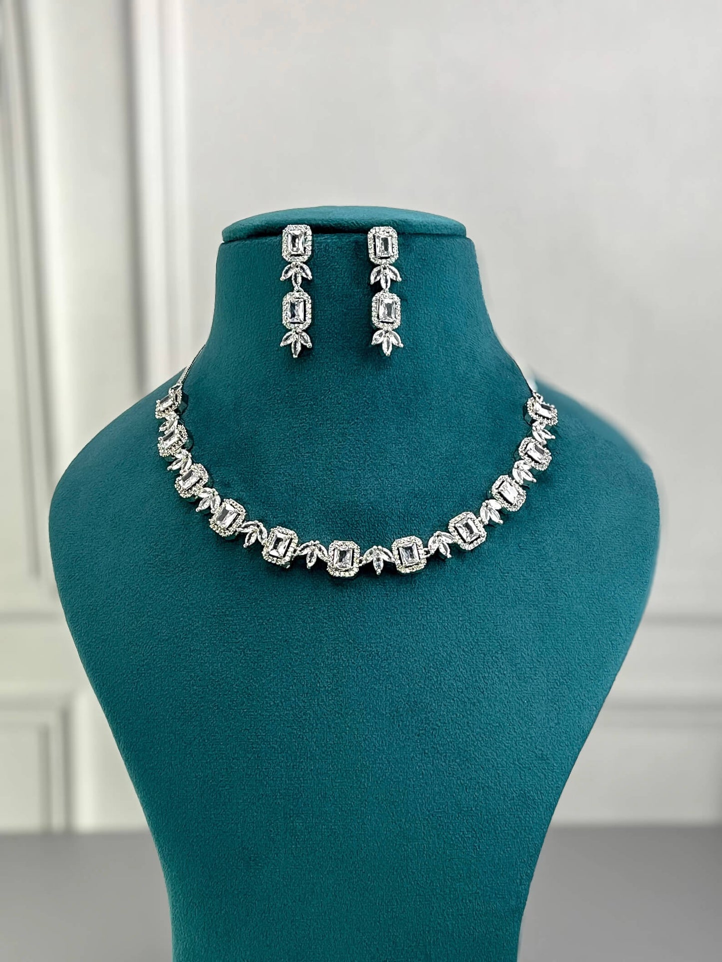 Natalie Silver AD Necklace Set