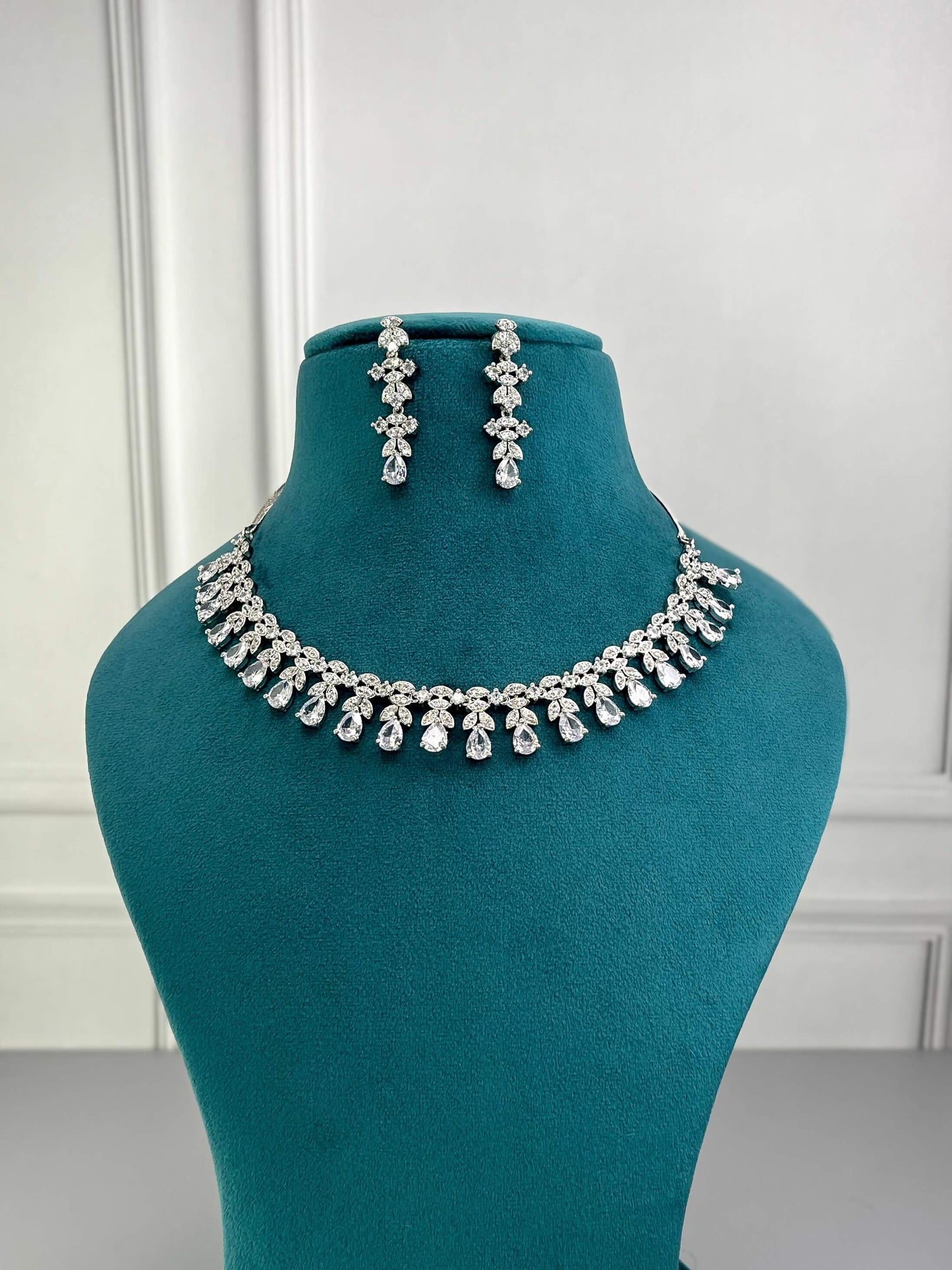 Amara Silver AD Necklace Set