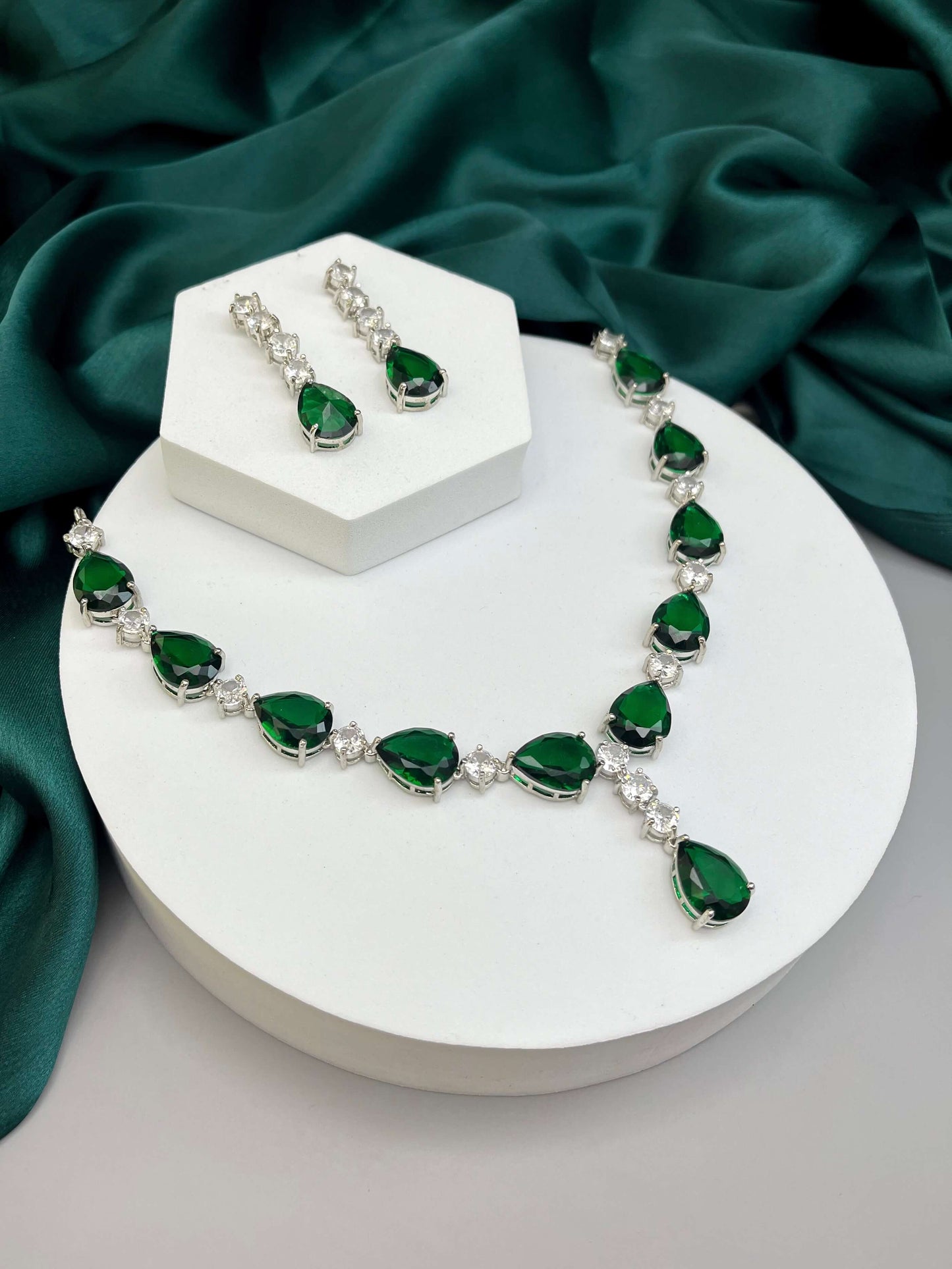 Eva Emerald Green Necklace Set