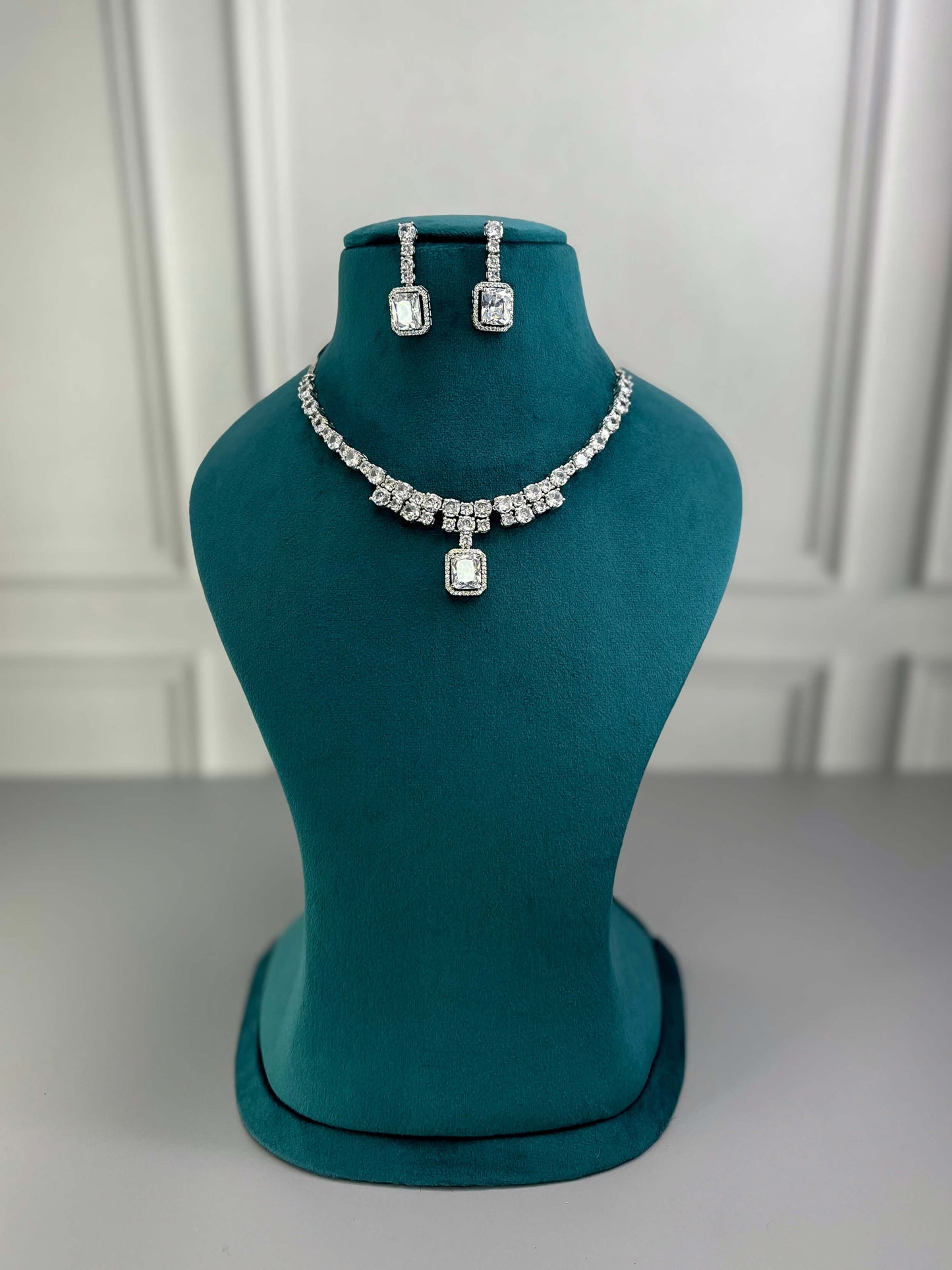 Nia Silver AD Necklace Set