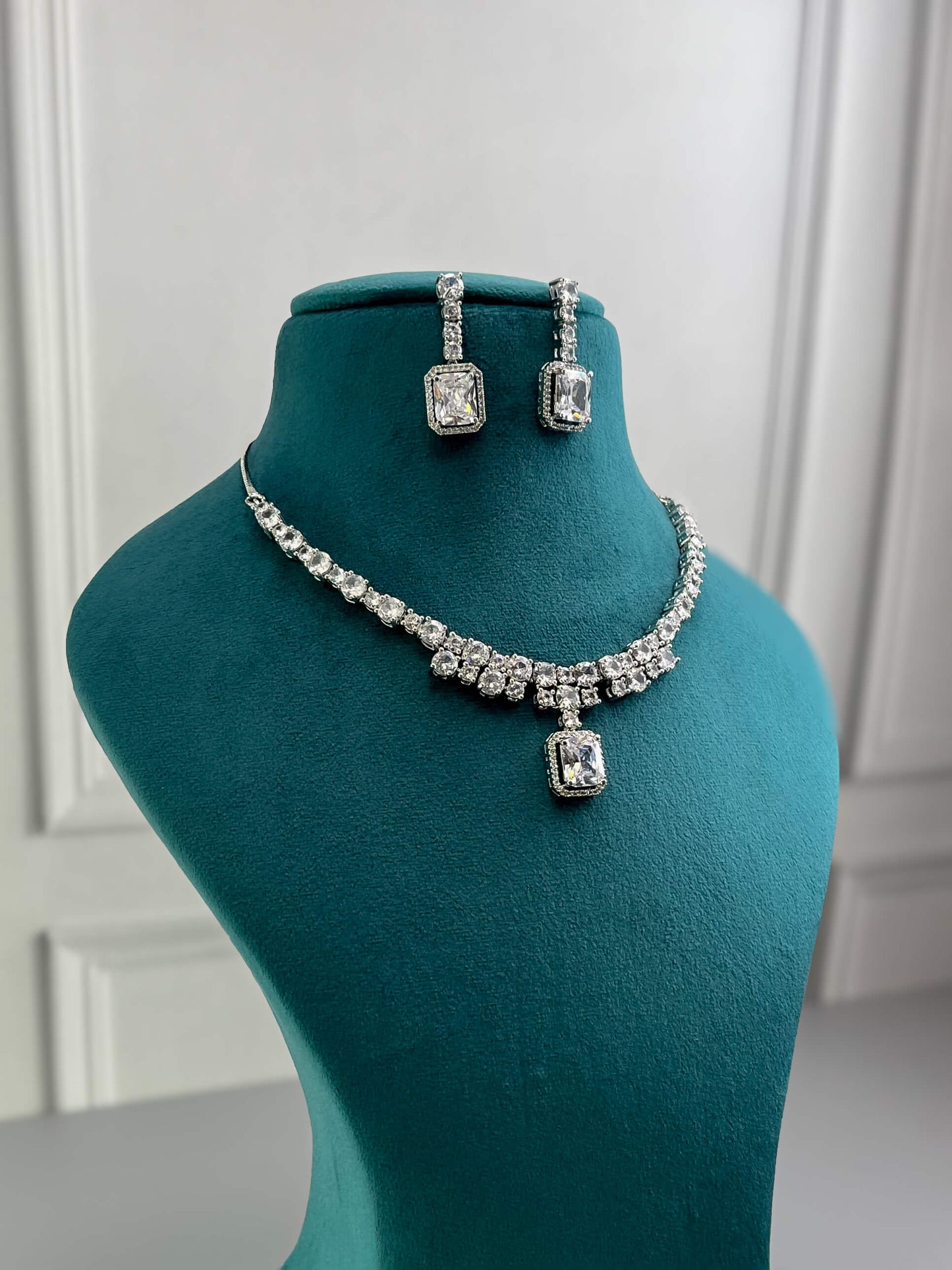 Nia Silver AD Necklace Set