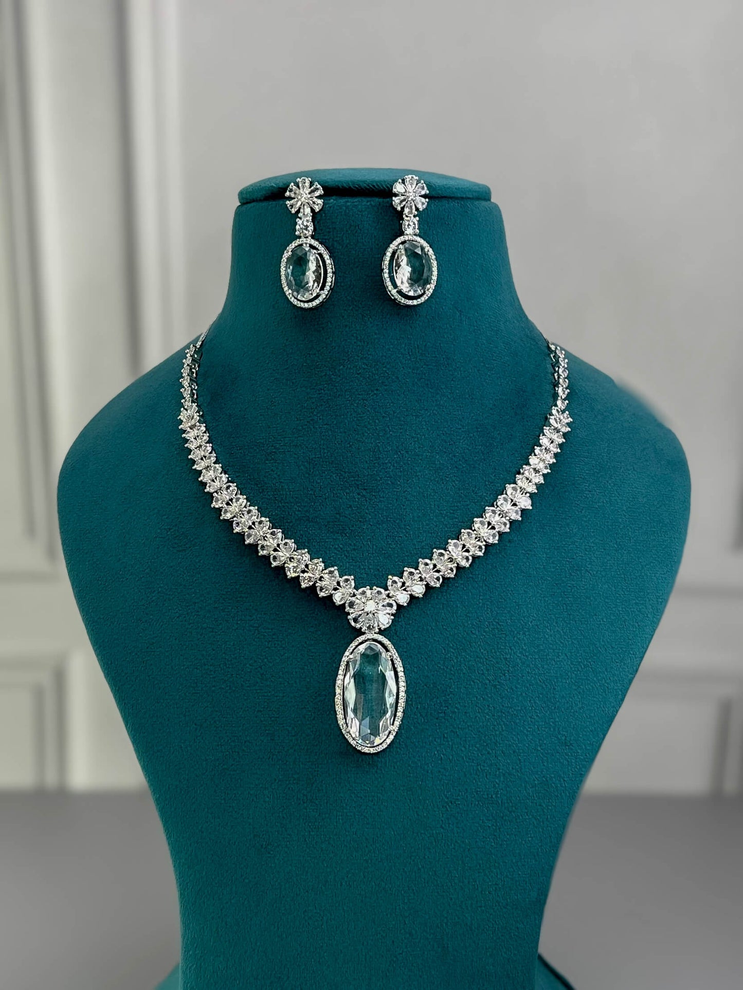 Sara Silver AD Necklace Set