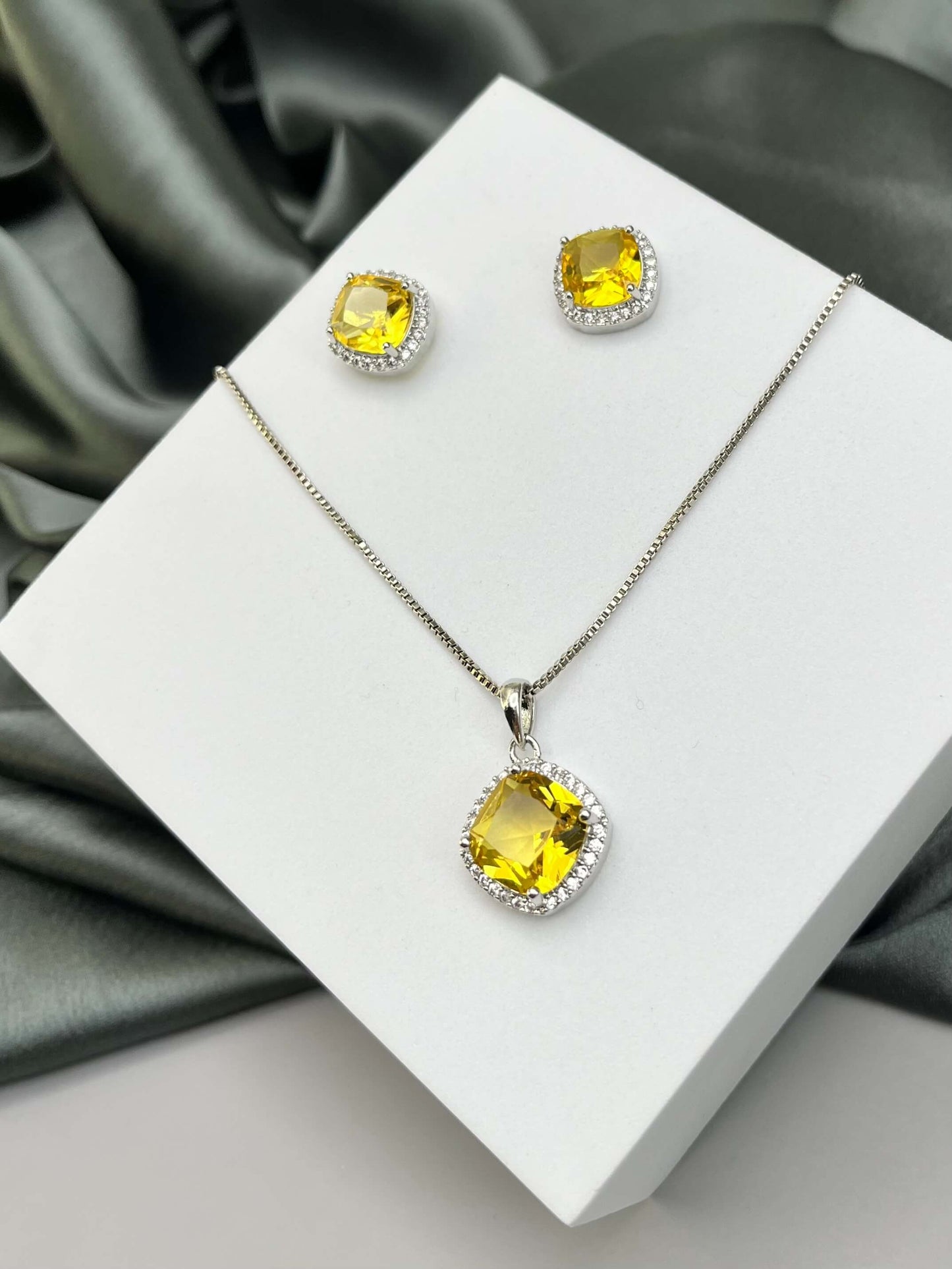 Tira Yellow Pendant Set