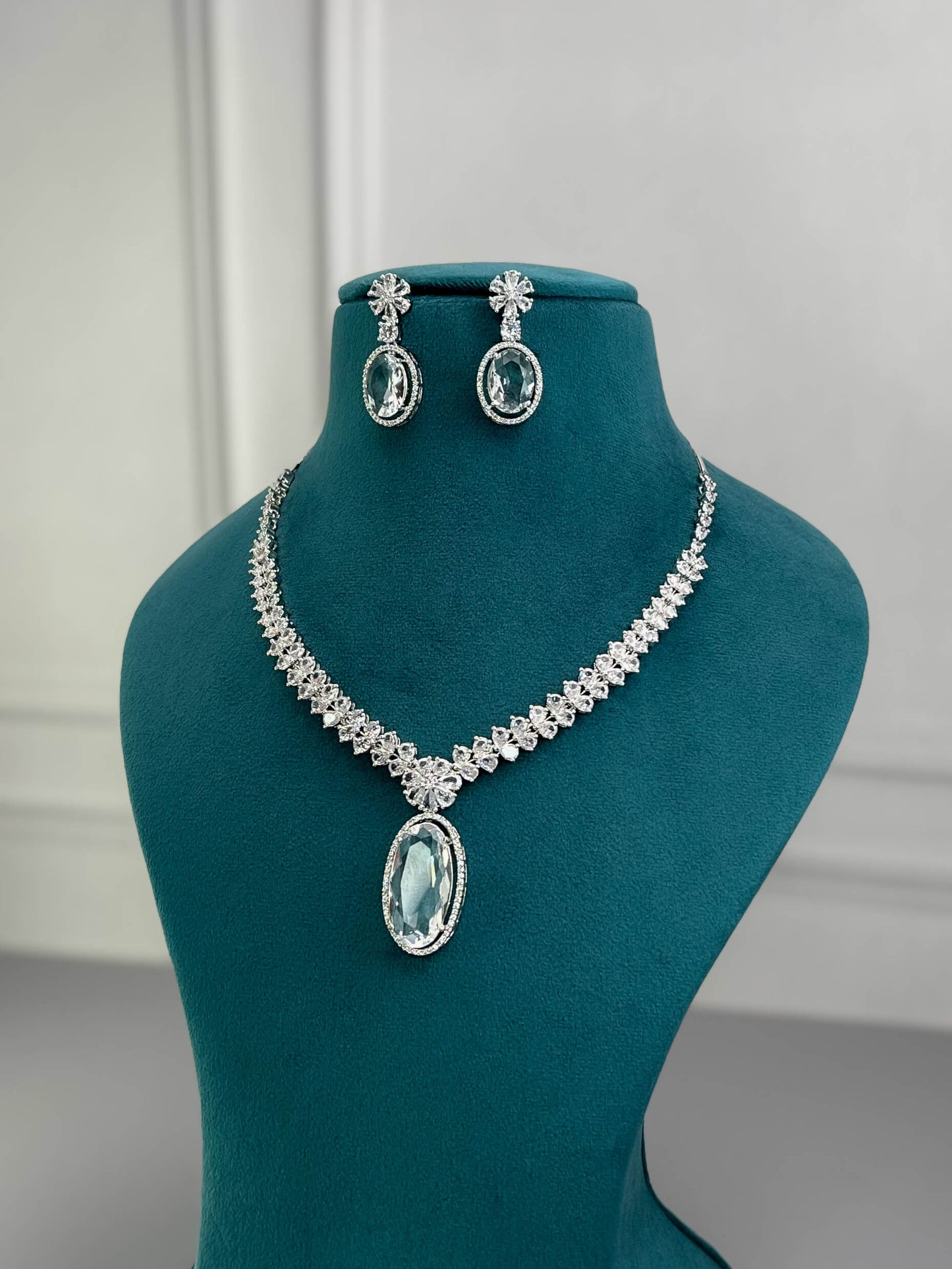 Sara Silver AD Necklace Set