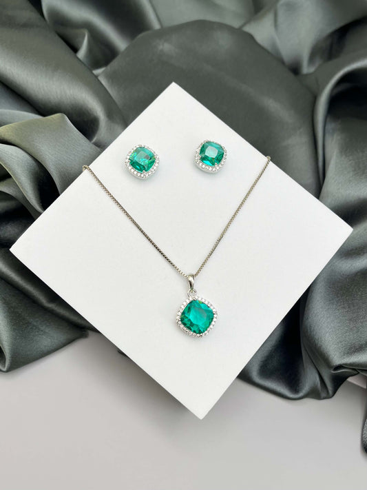 Tira Sea Green Pendant Set