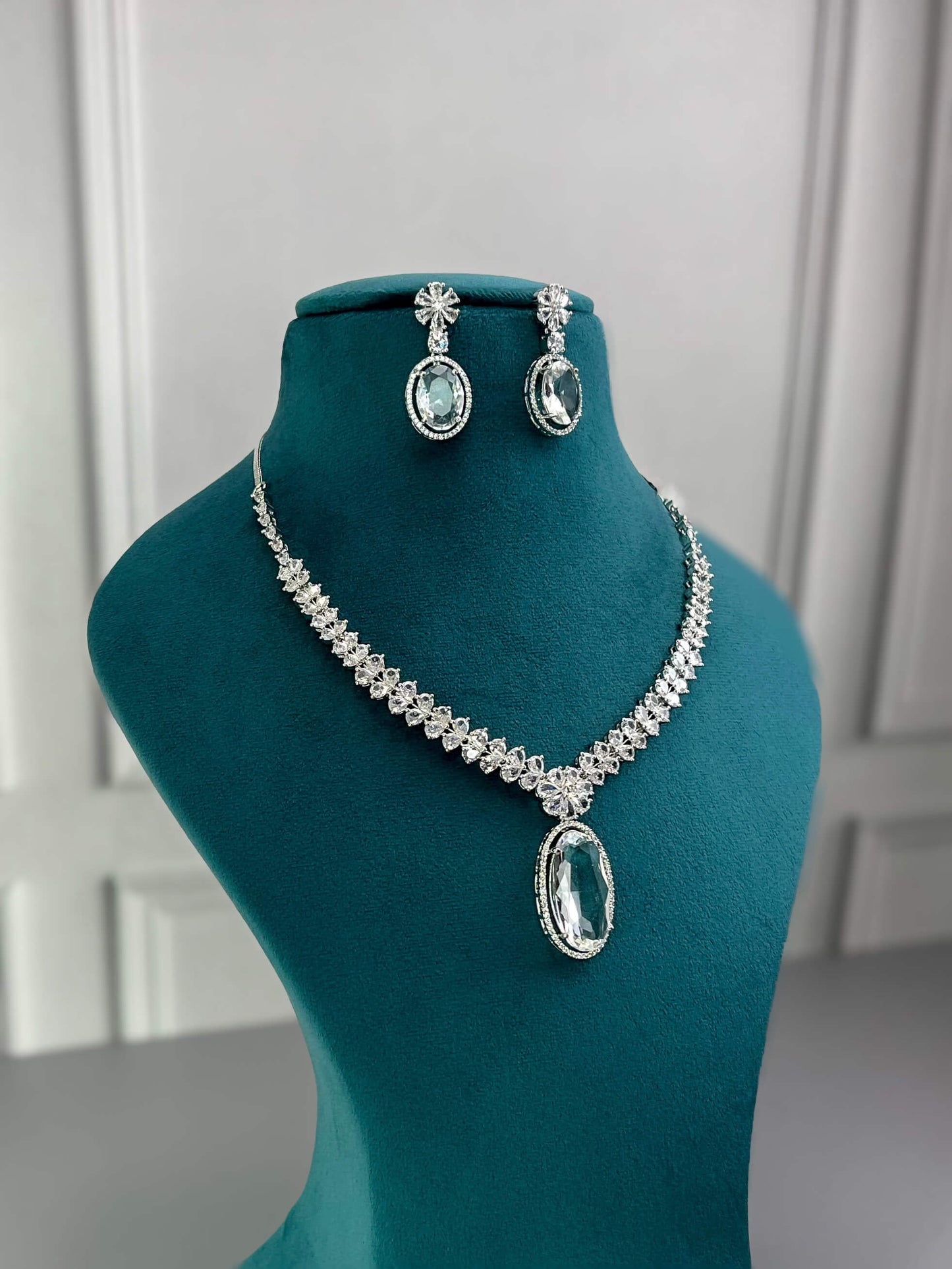 Sara Silver AD Necklace Set