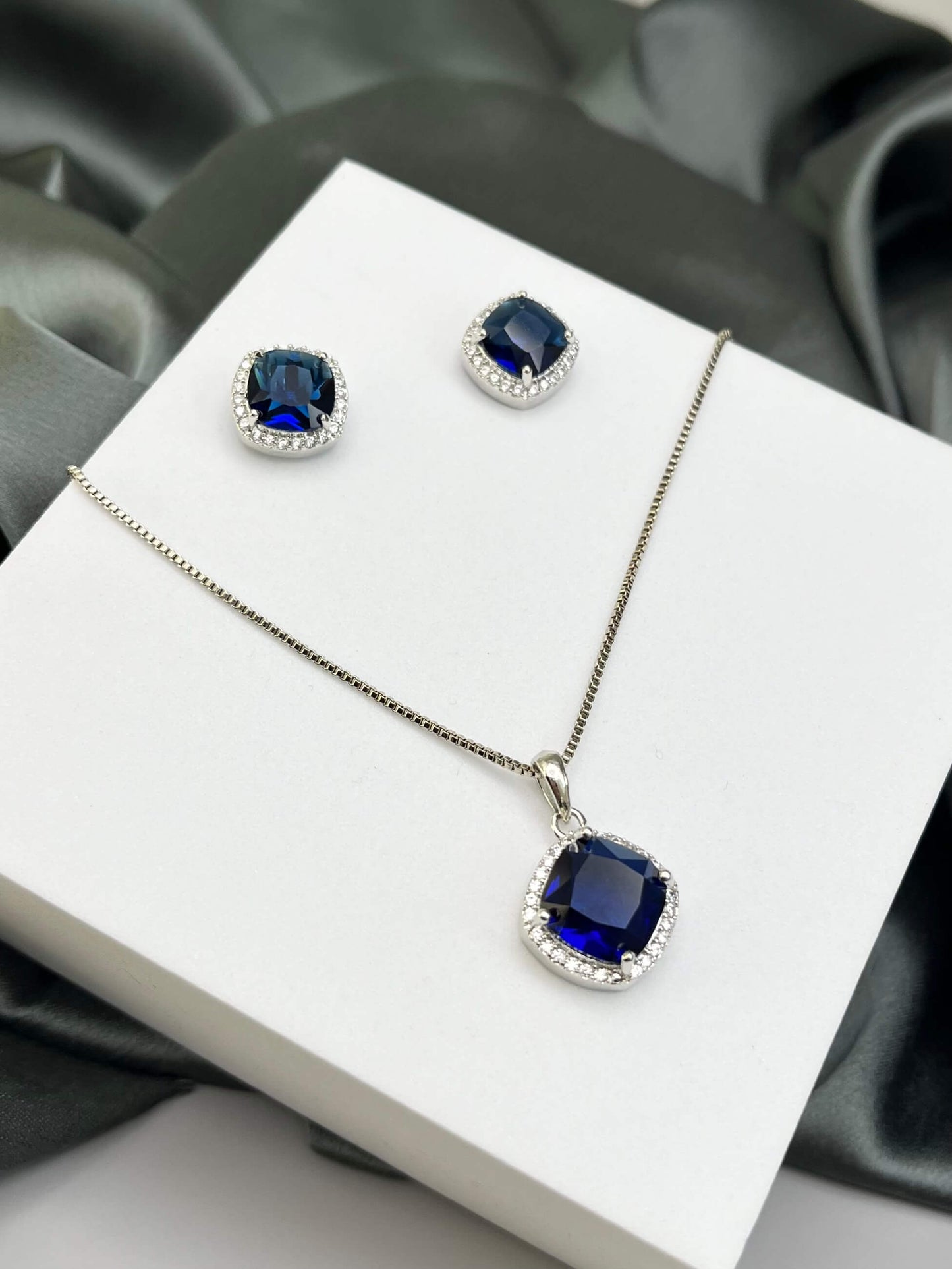 Tira Sapphire Blue Pendant Set