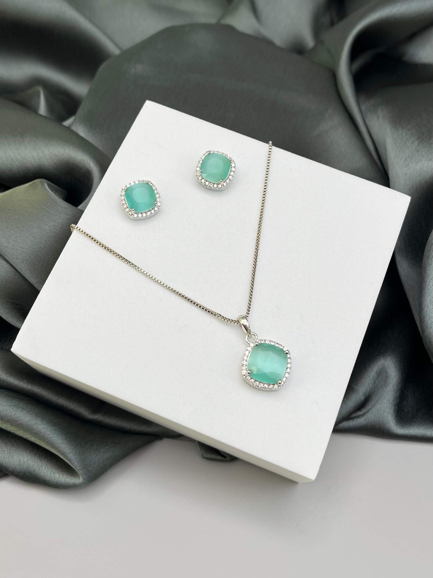 Tira Mint Green Pendant Set