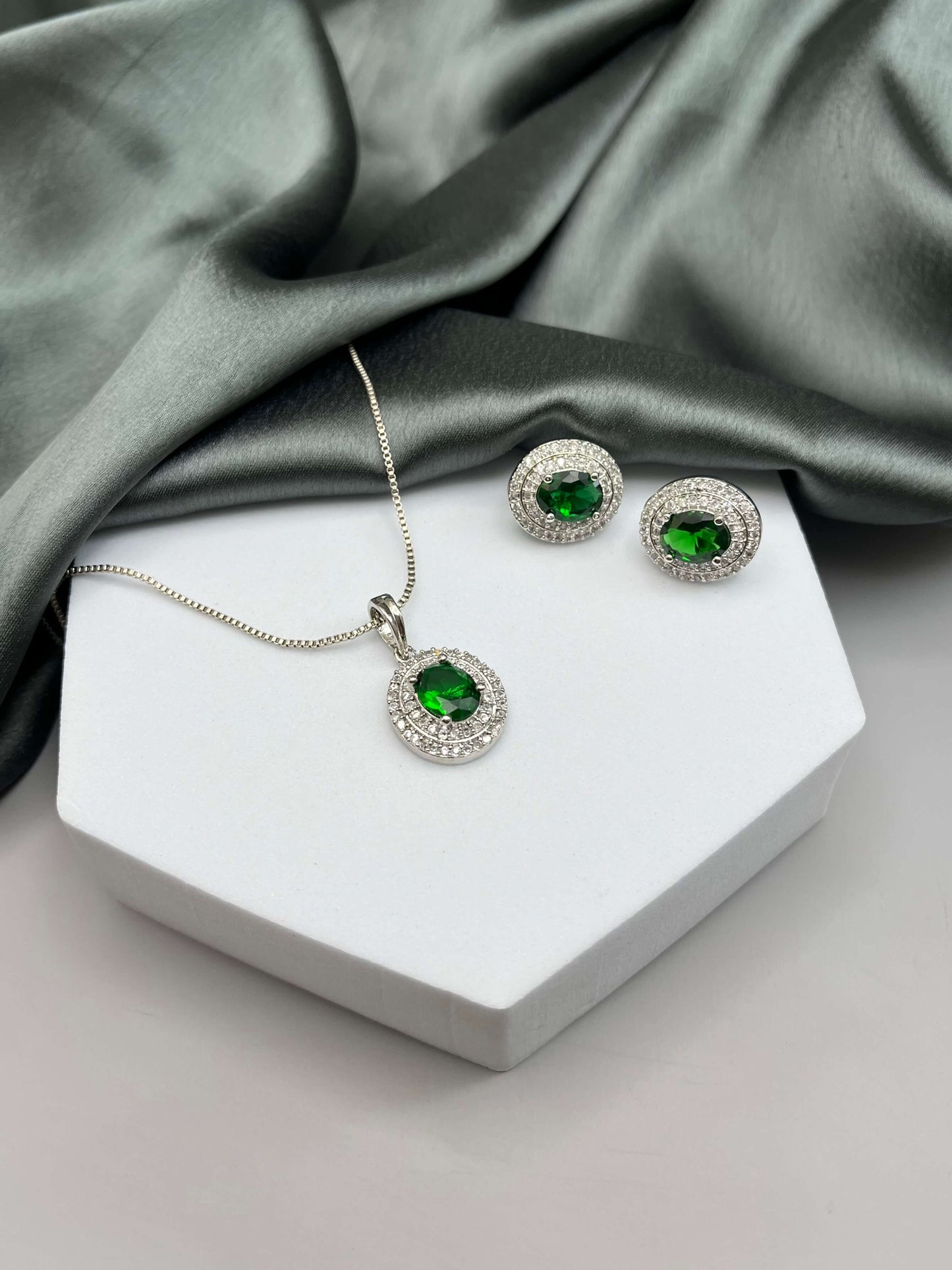 Ellie Emerald Green Pendant Set