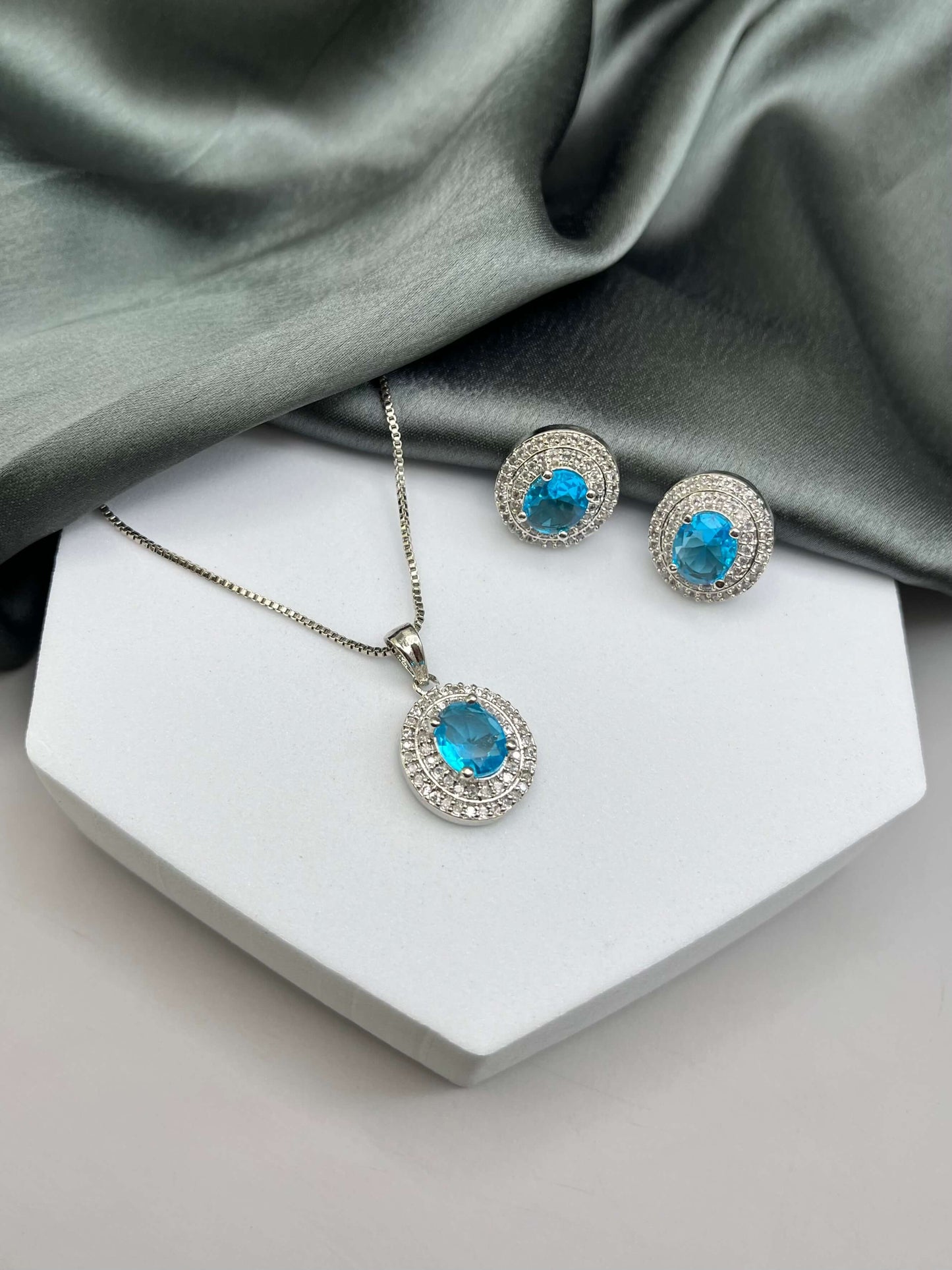 Ellie Turquoise Blue Pendant Set