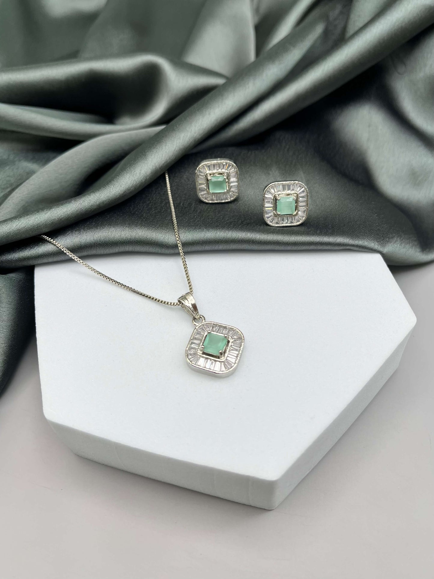 Lexi Mint Green Pendant Set