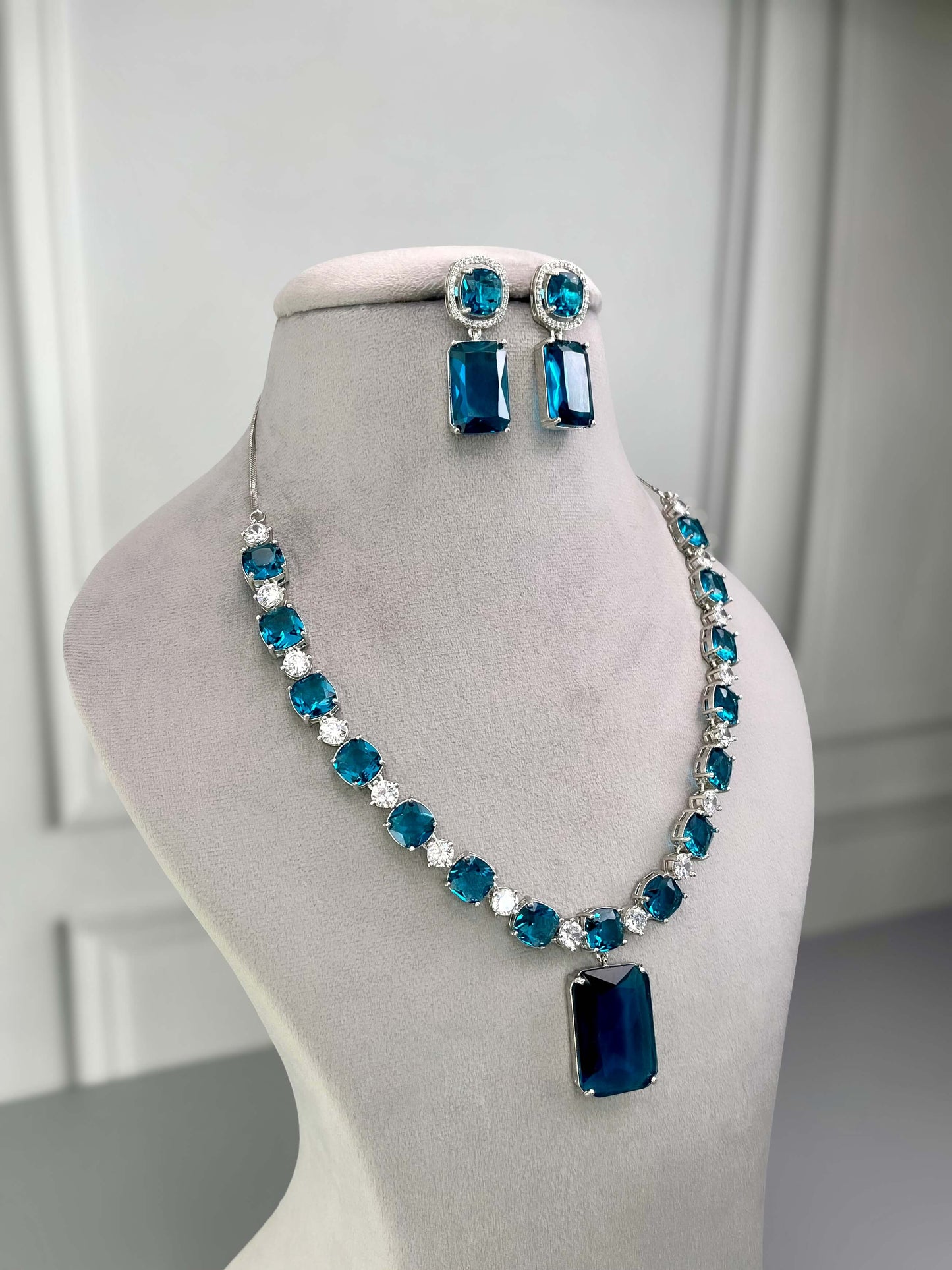 Veronica Teal Blue Necklace Set