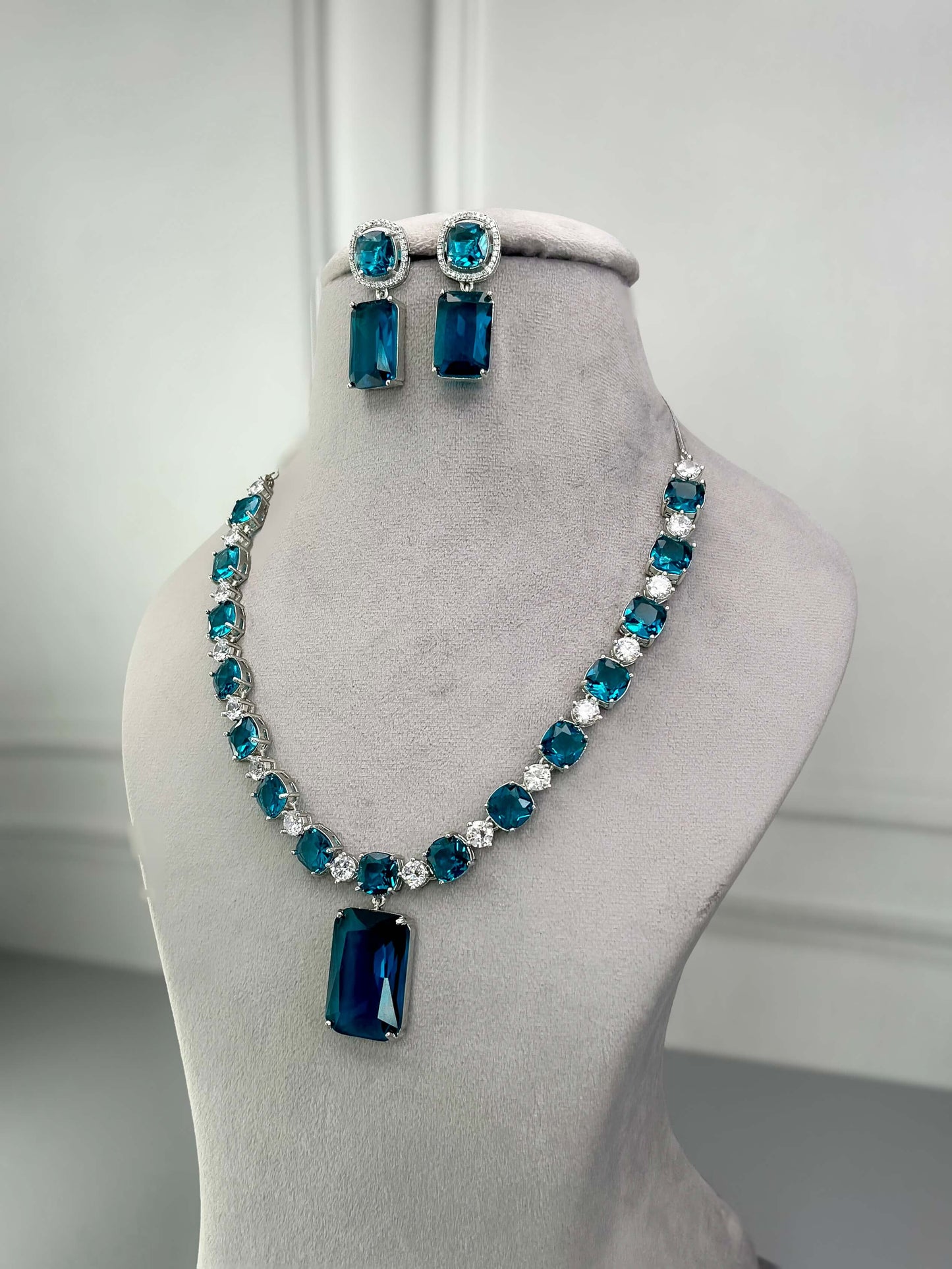 Veronica Teal Blue Necklace Set