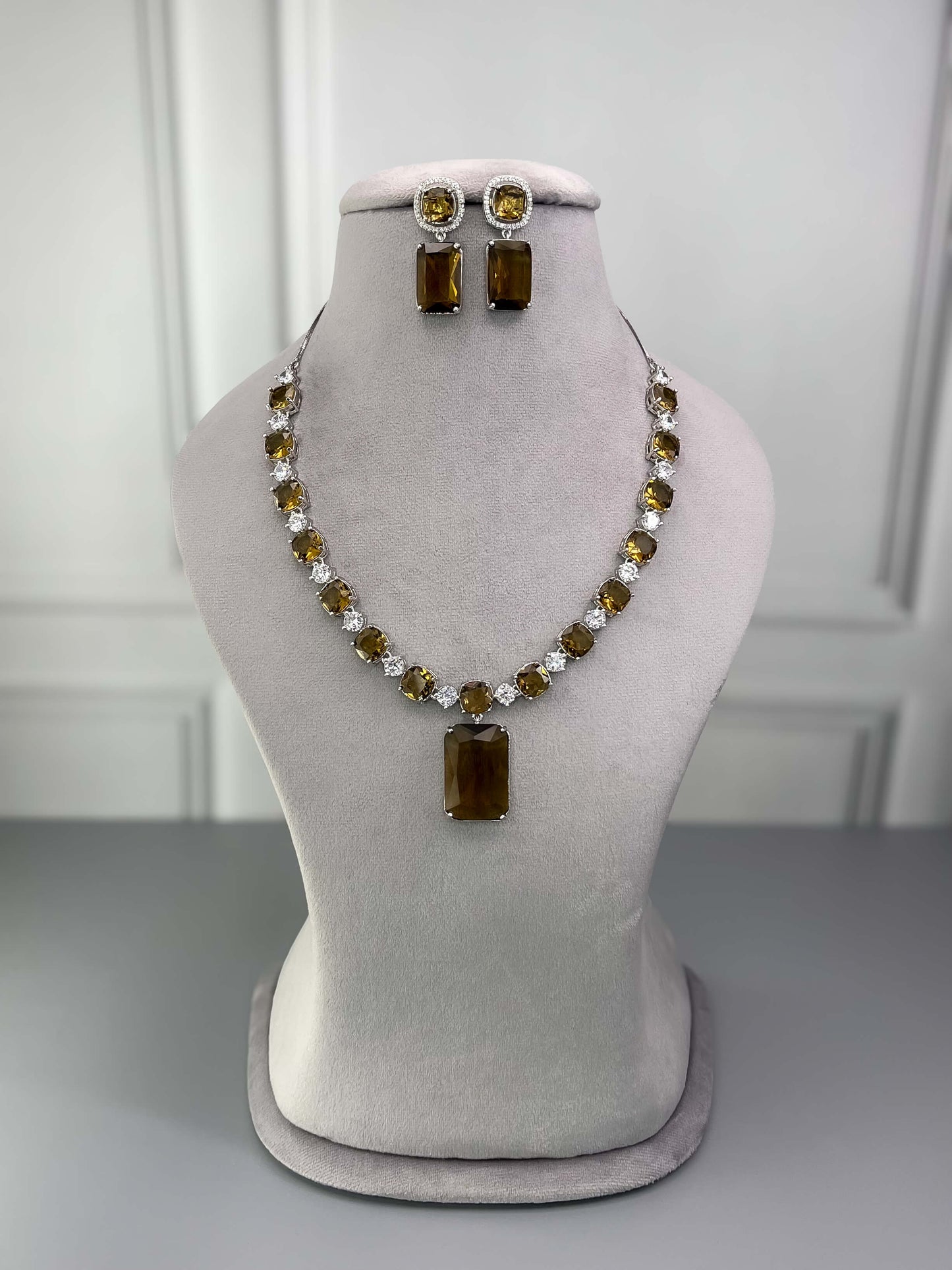 Veronica Brown Necklace Set