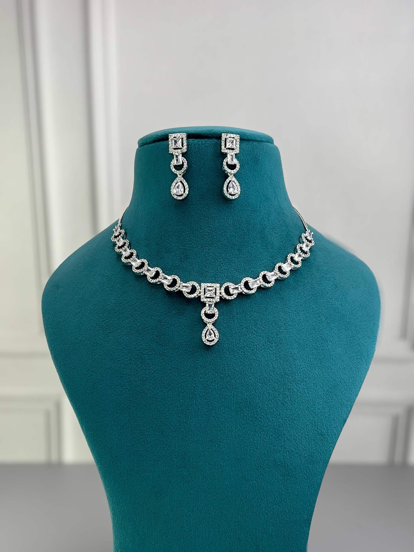 Alice Silver AD Necklace Set