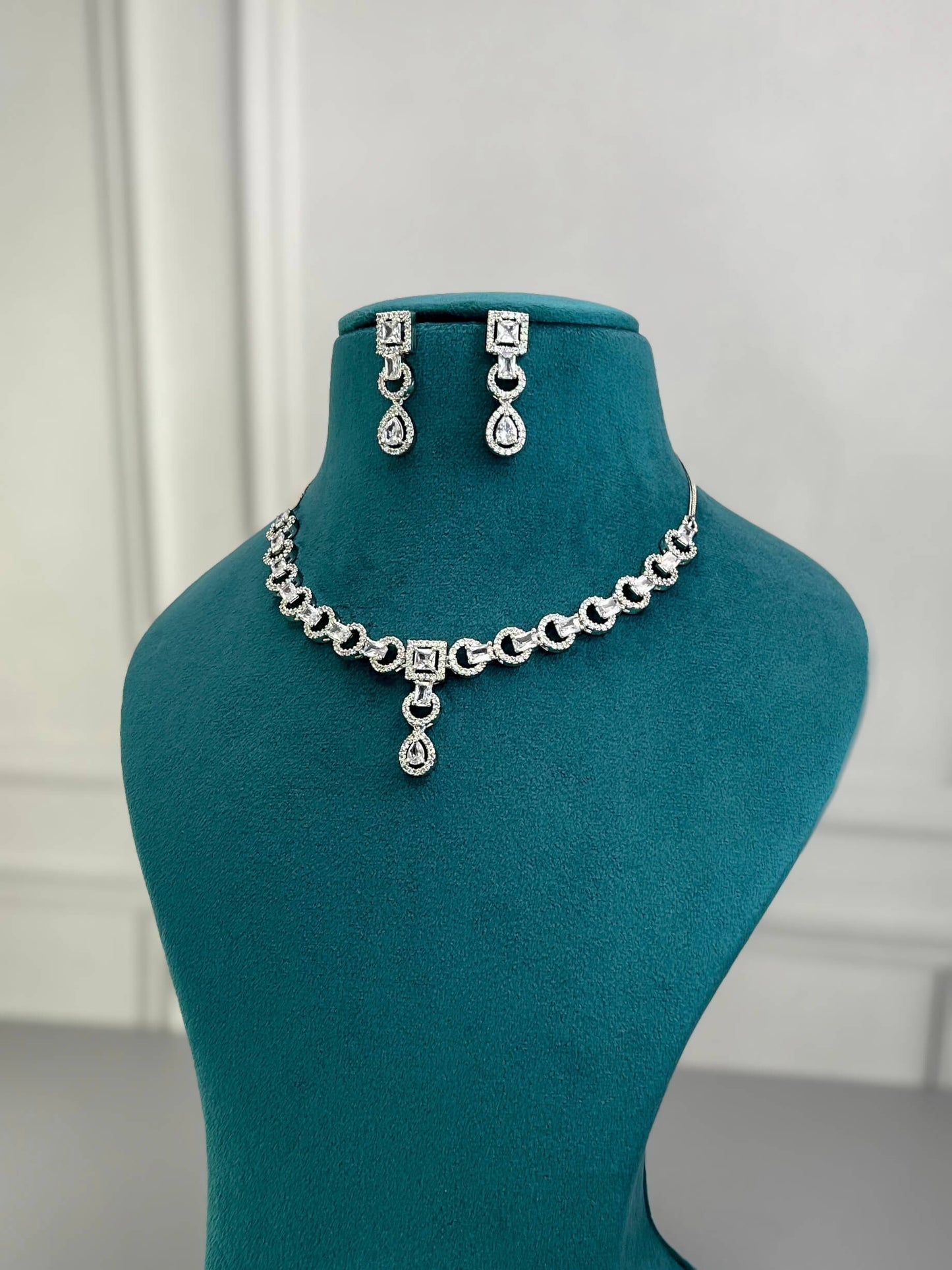 Alice Silver AD Necklace Set