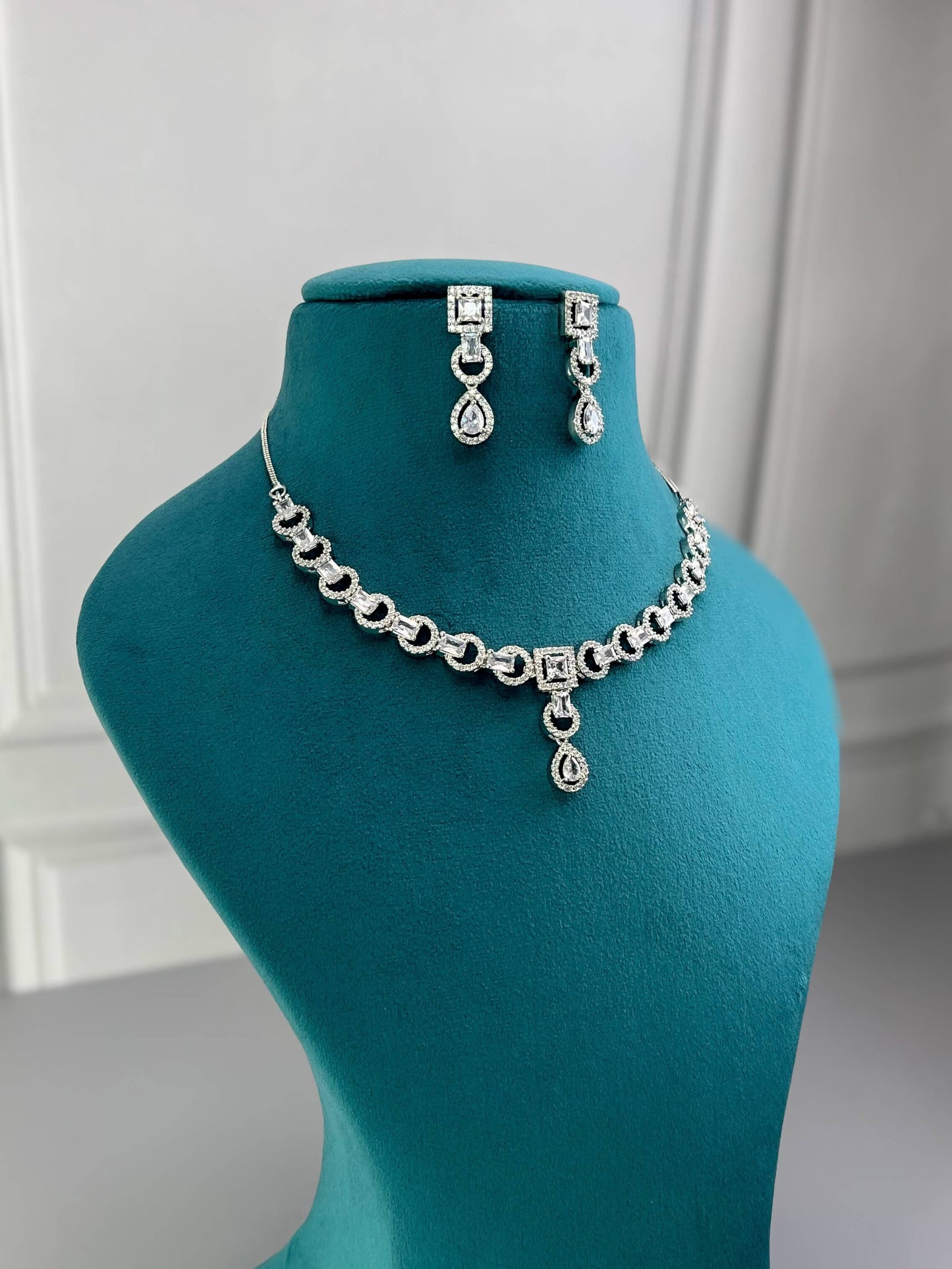 Alice Silver AD Necklace Set