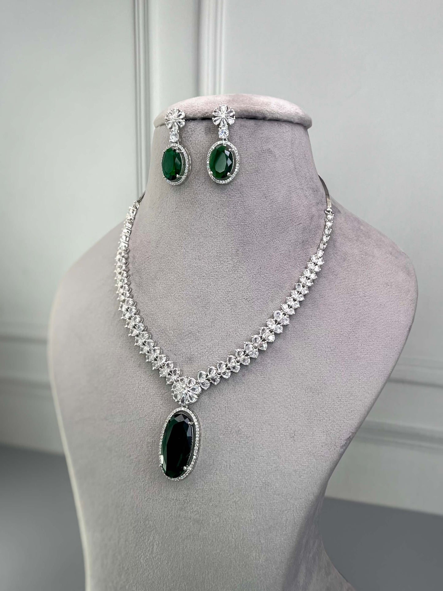 Sara Emerald Green AD Necklace Set