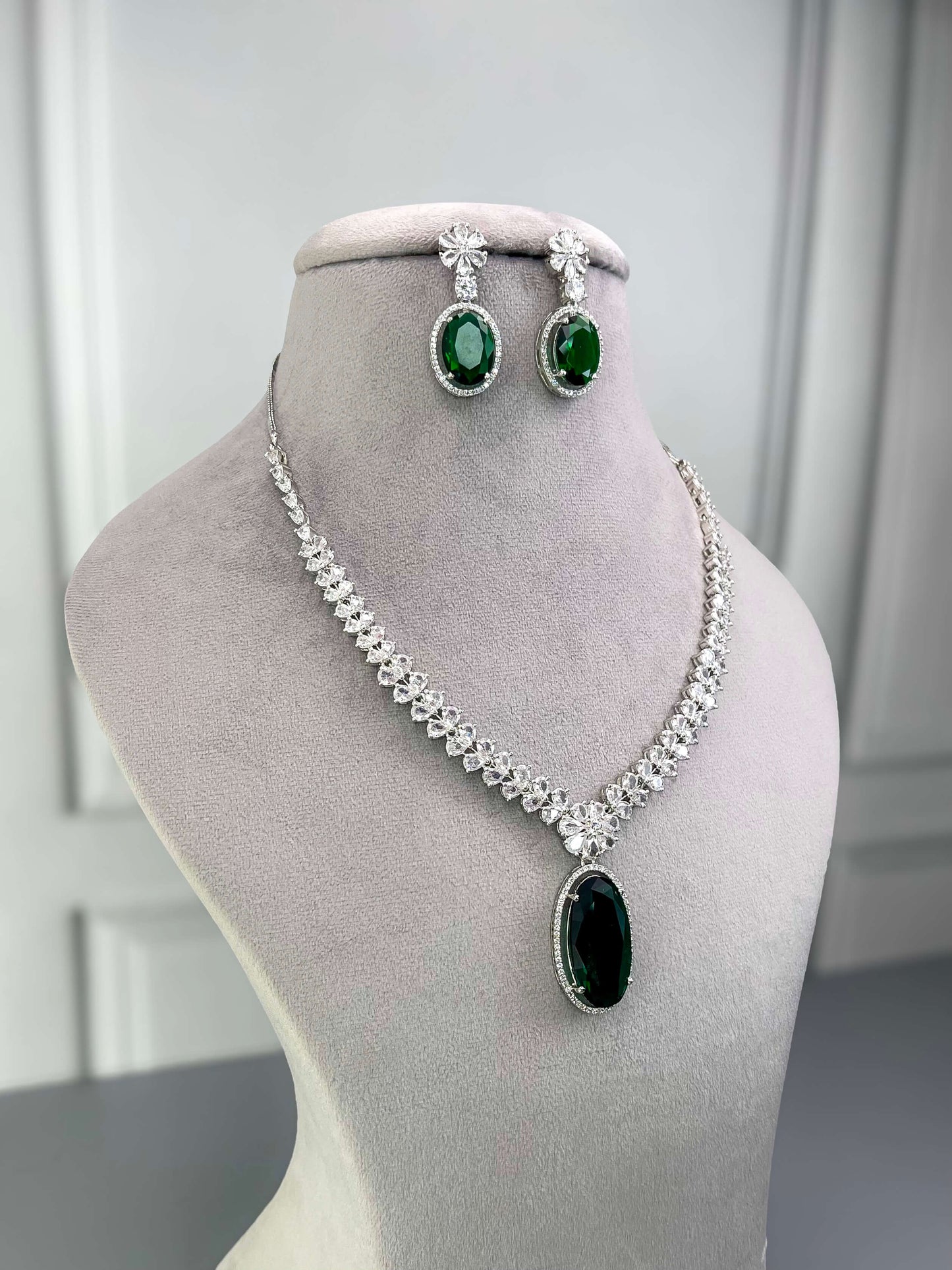 Sara Emerald Green AD Necklace Set