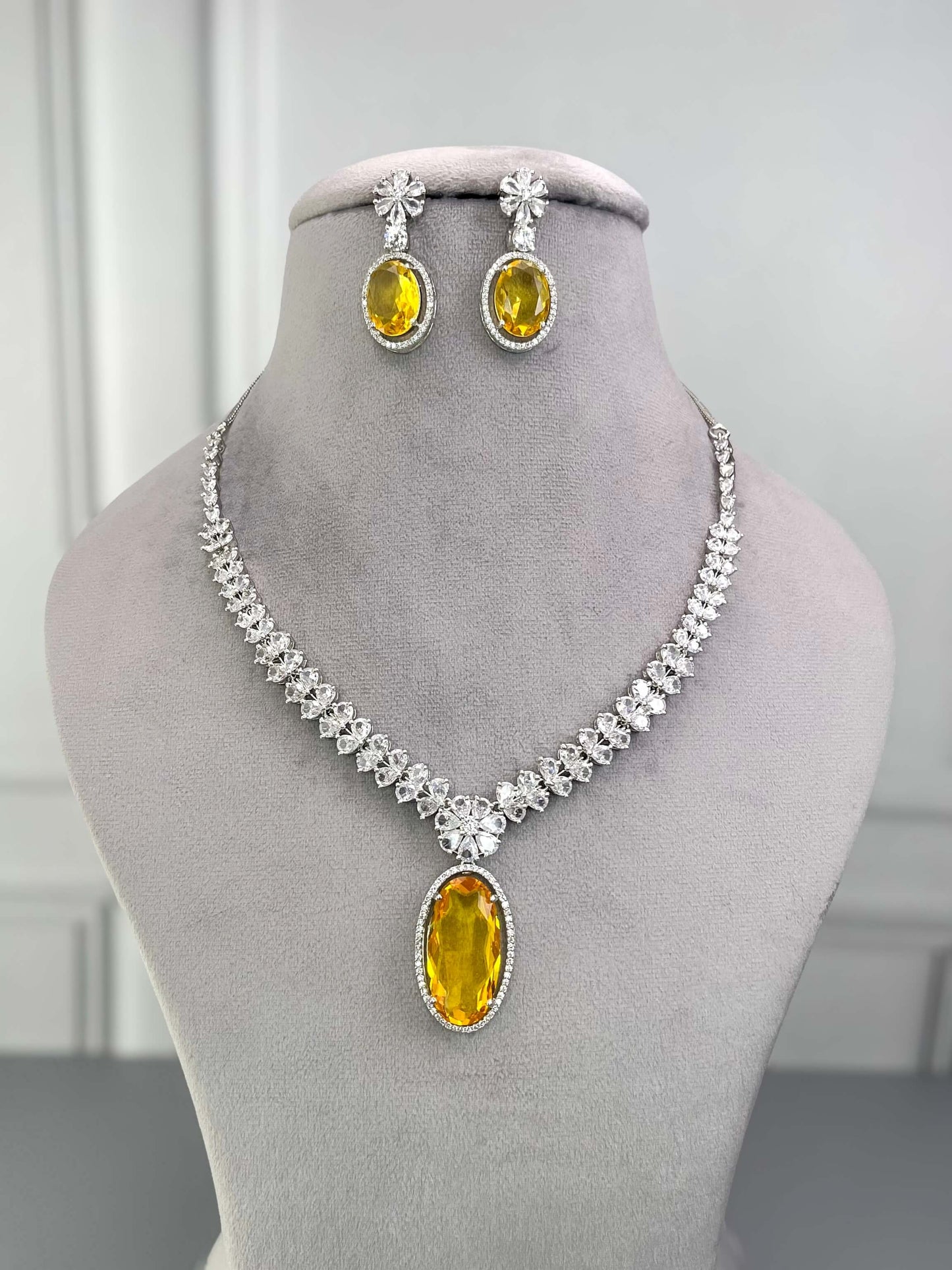 Sara Yellow AD Necklace Set