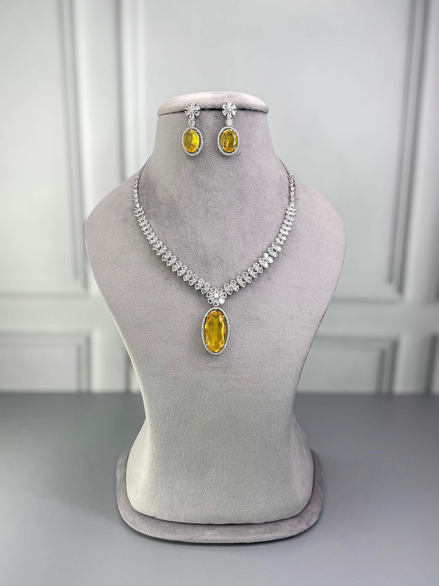 Sara Yellow AD Necklace Set