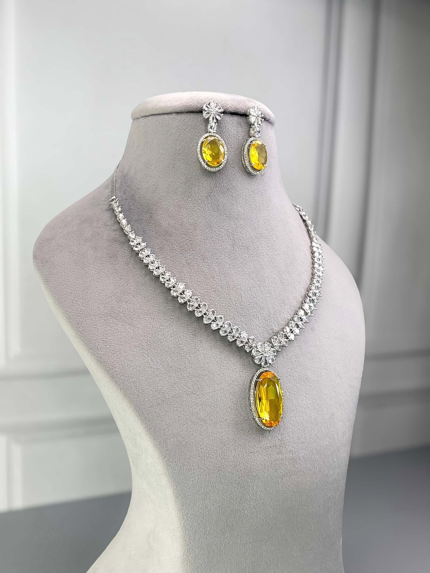 Sara Yellow AD Necklace Set