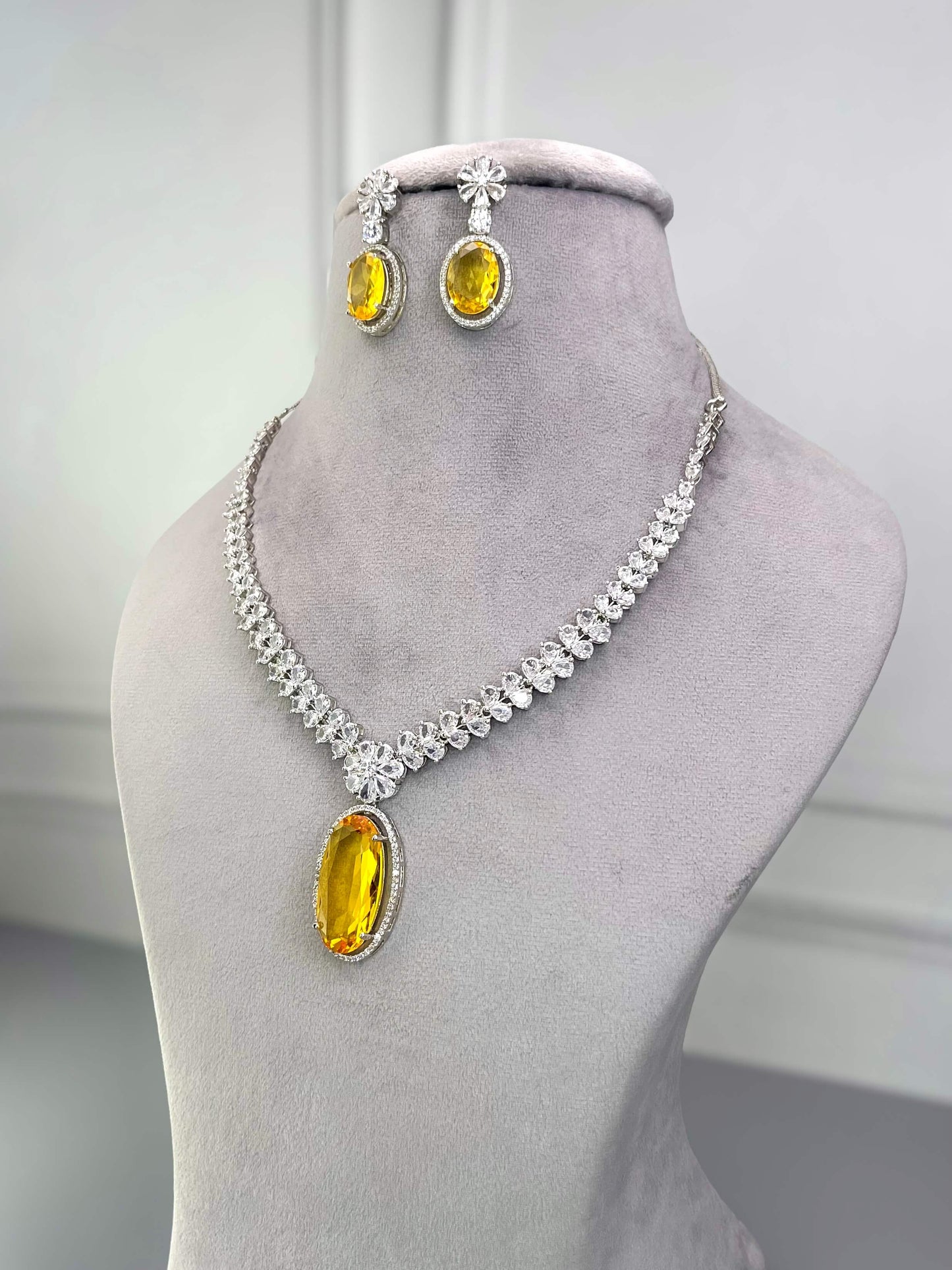 Sara Yellow AD Necklace Set