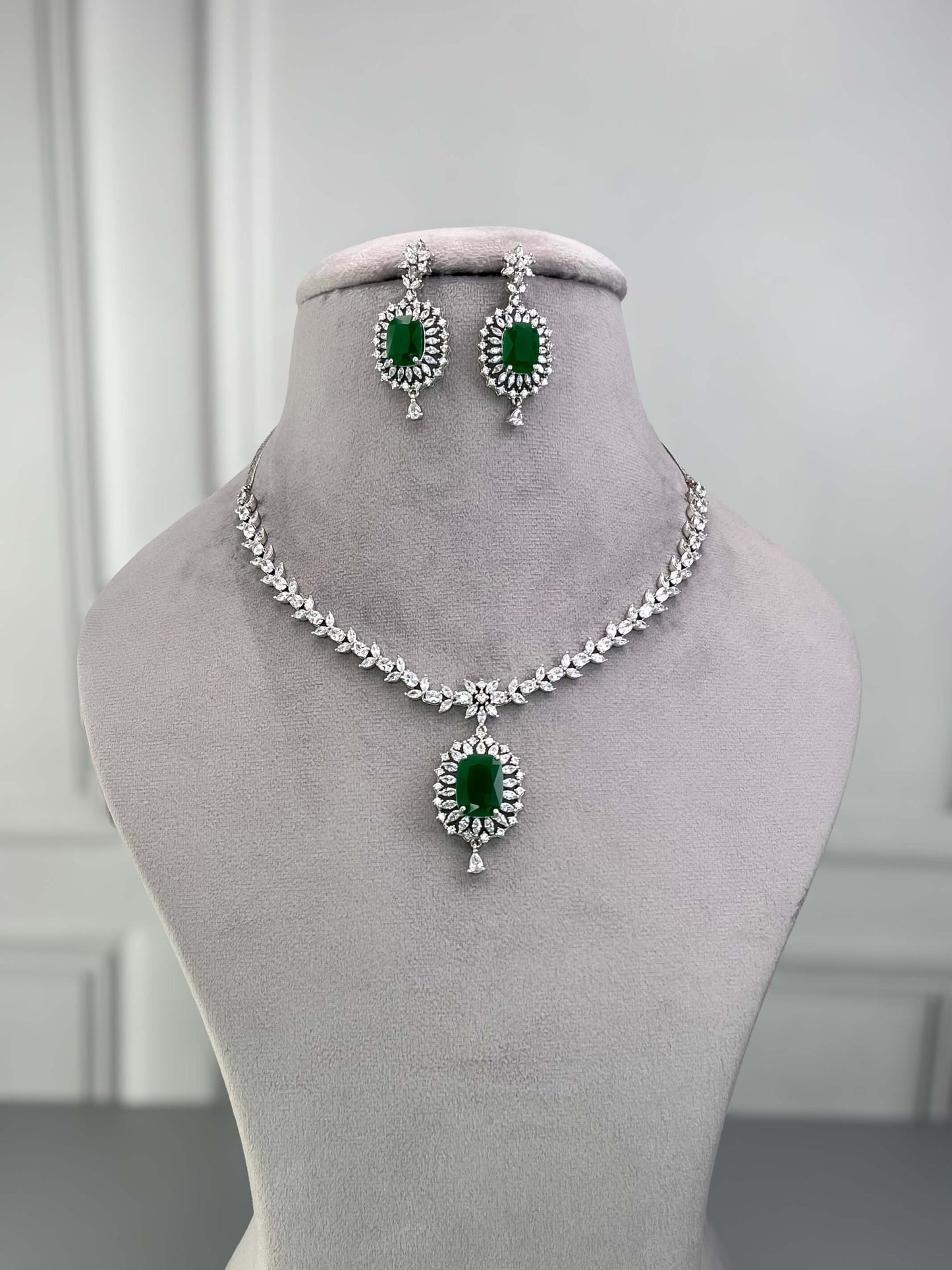 Alia Emerald Green AD Necklace Set