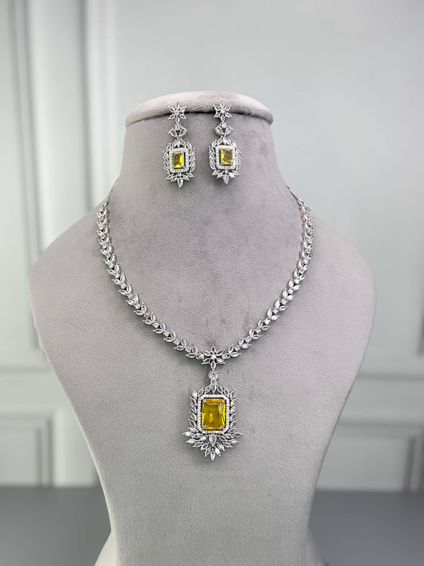 Amelia Yellow AD Necklace Set