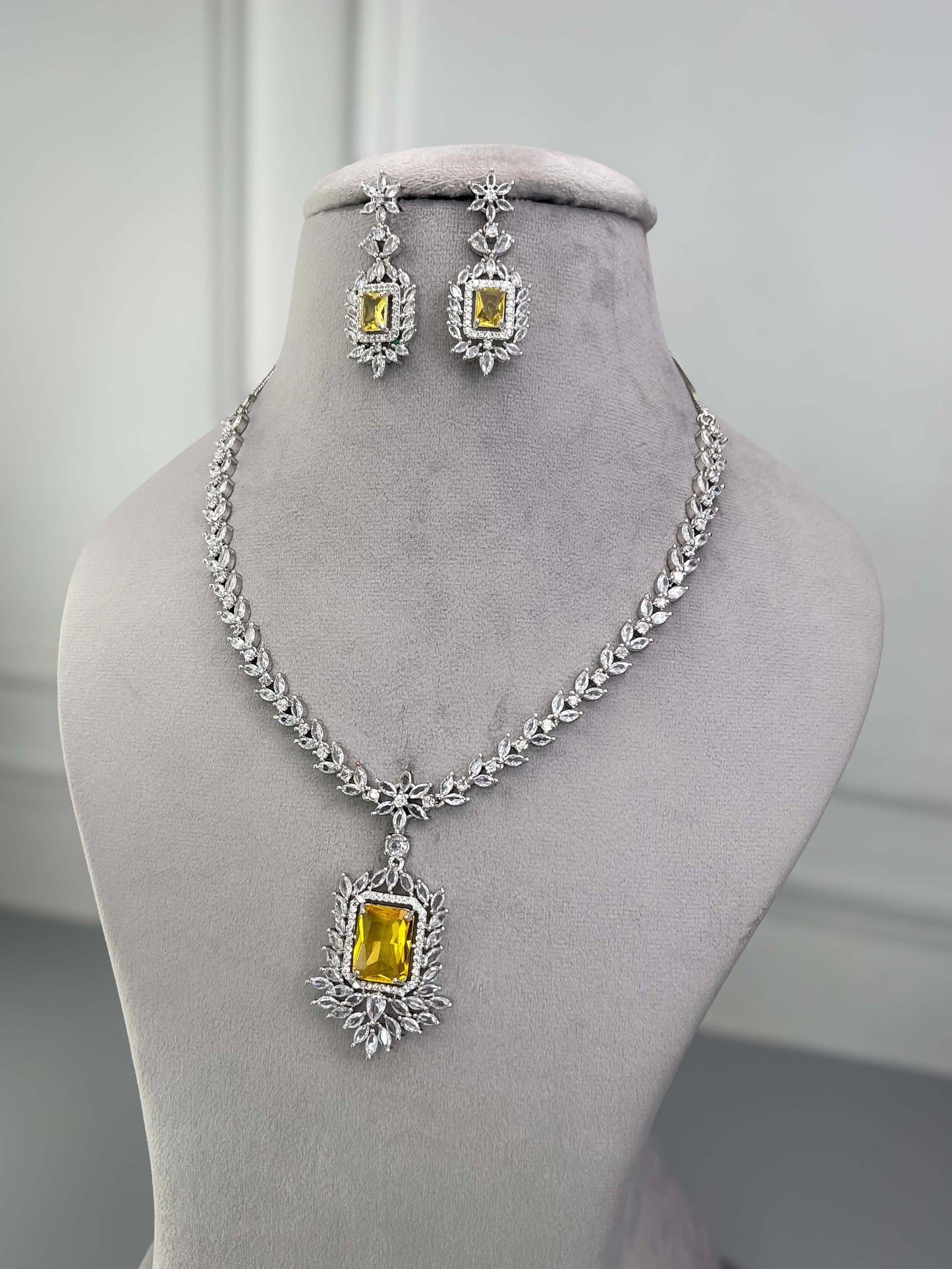 Amelia Yellow AD Necklace Set