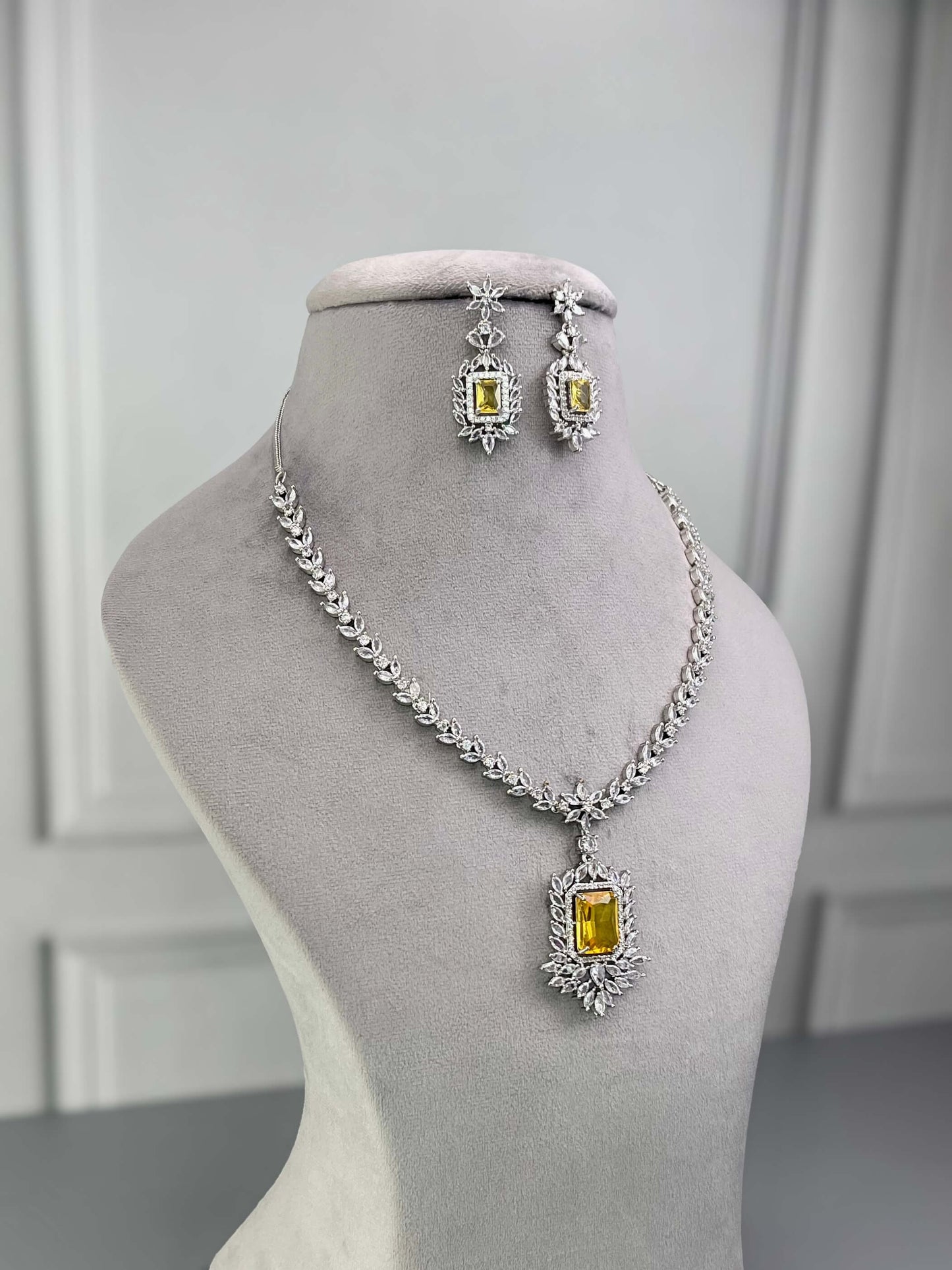 Amelia Yellow AD Necklace Set