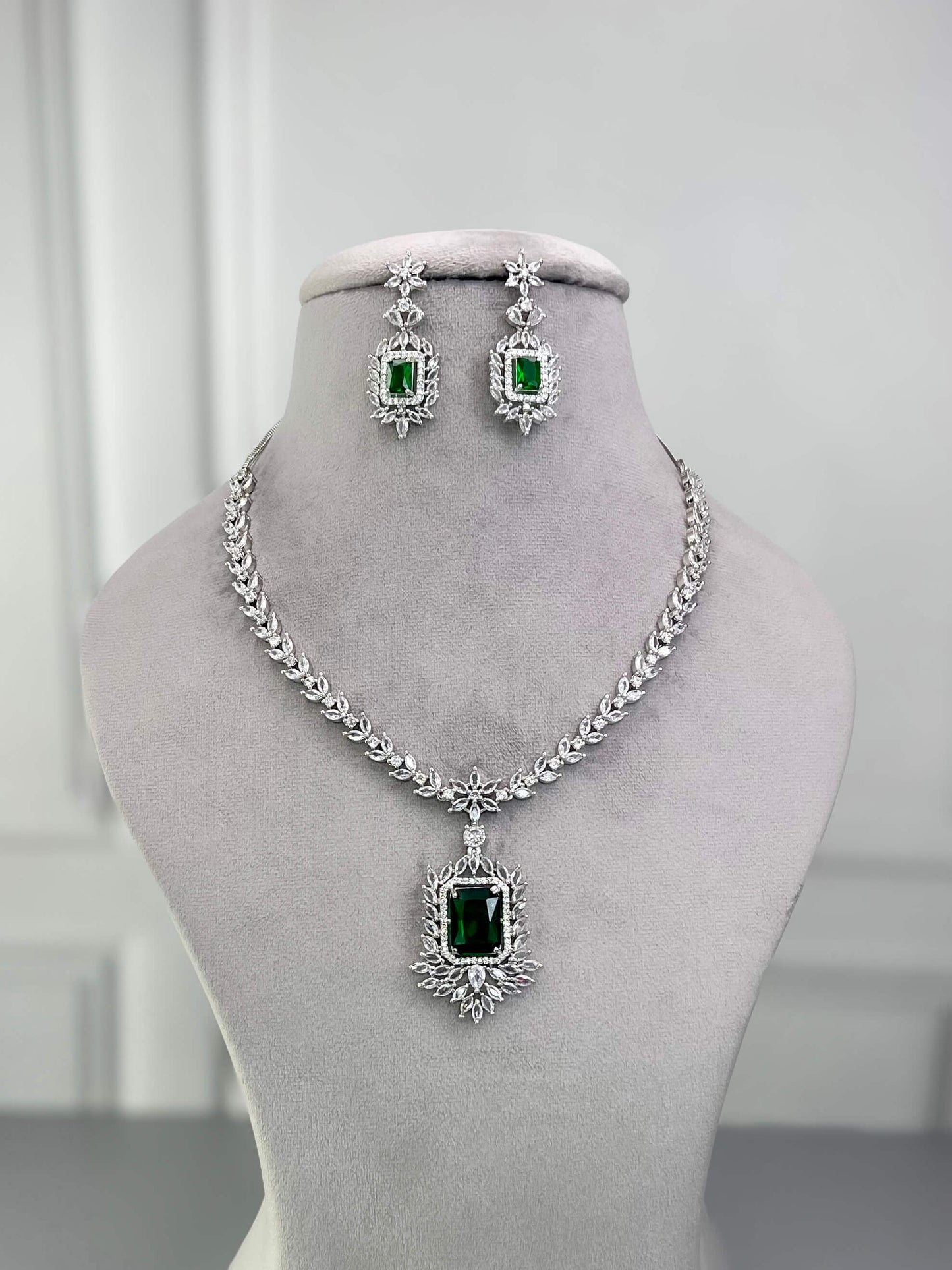 Amelia Emerald Green AD Necklace Set