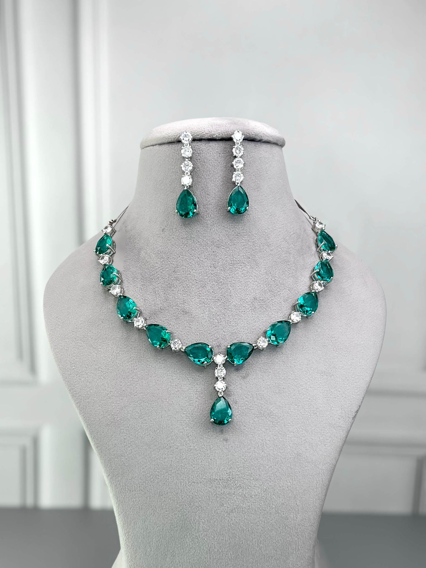 Eva Sea Green Necklace Set