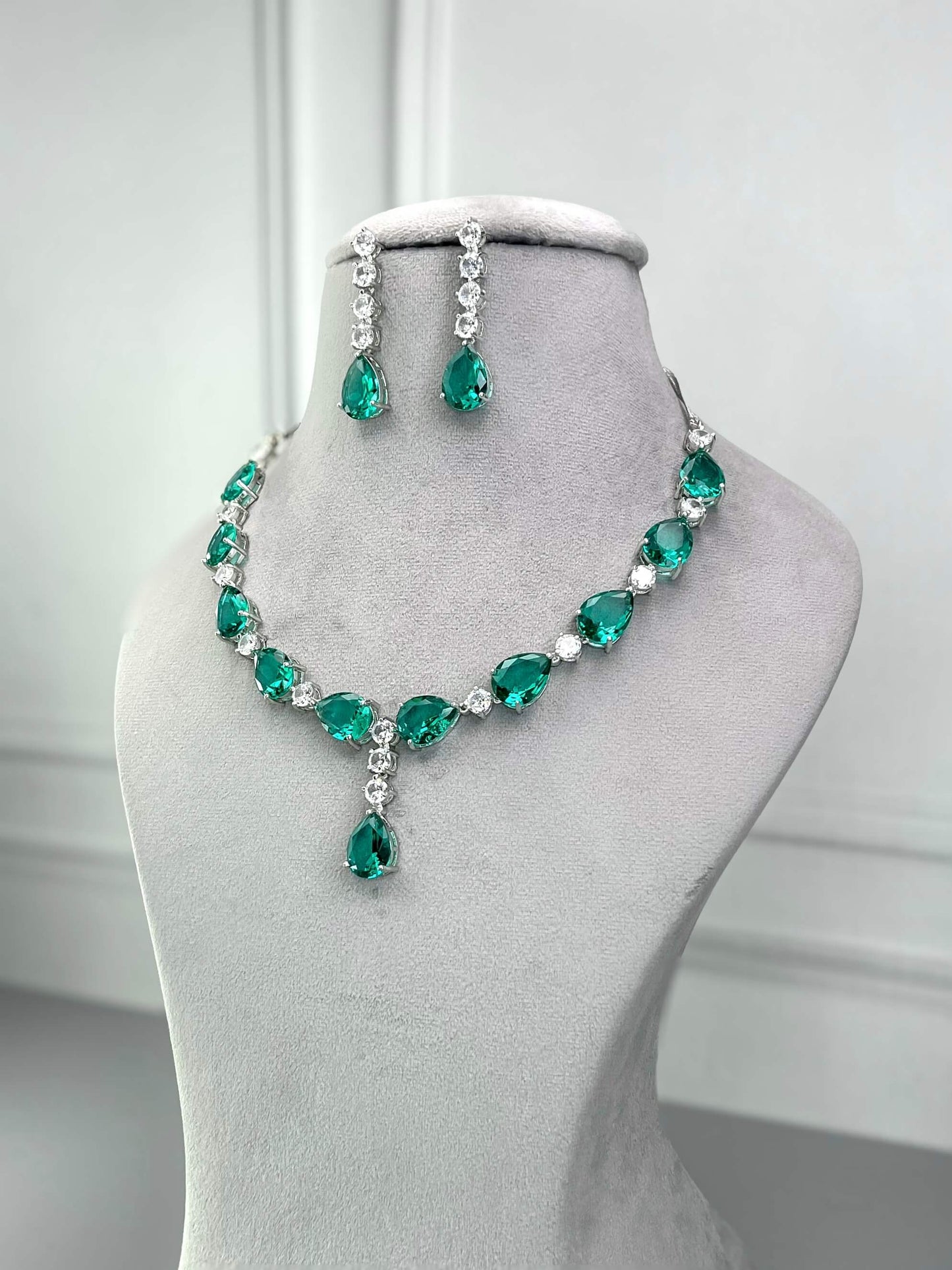 Eva Sea Green Necklace Set